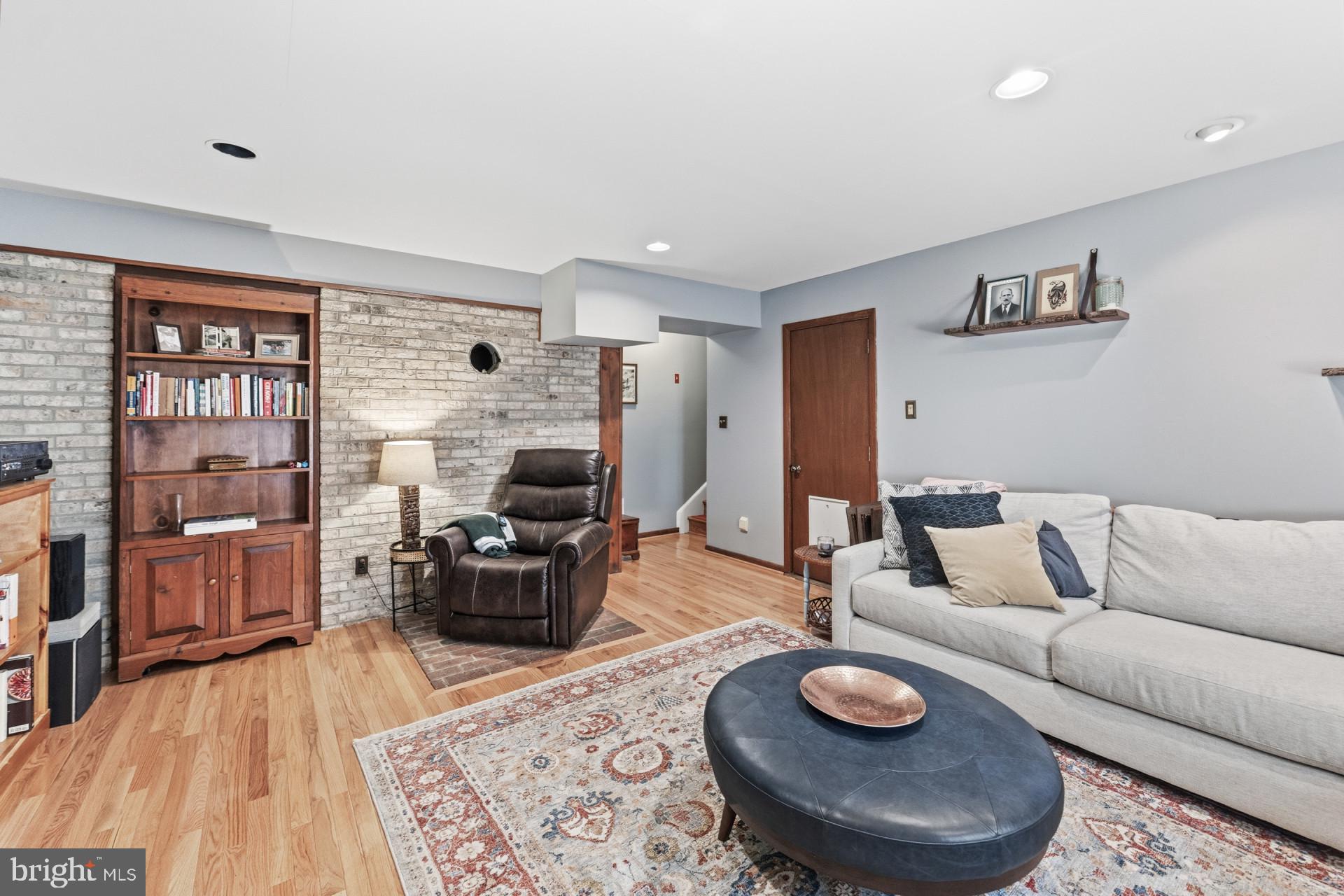 LAKE OCCOQUAN SHORES - Residential