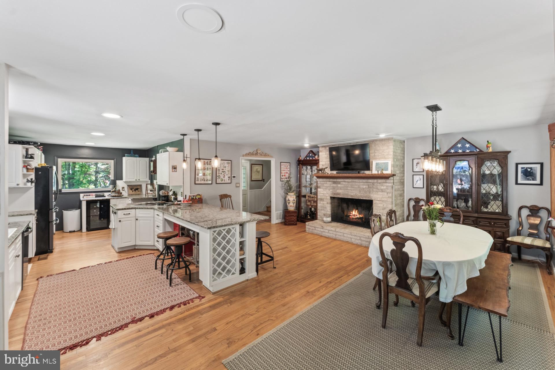 LAKE OCCOQUAN SHORES - Residential