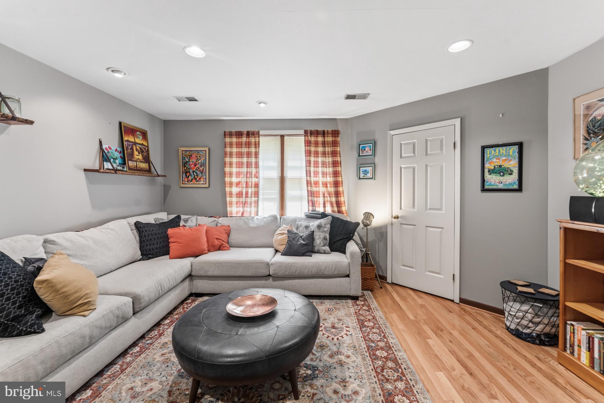LAKE OCCOQUAN SHORES - Residential