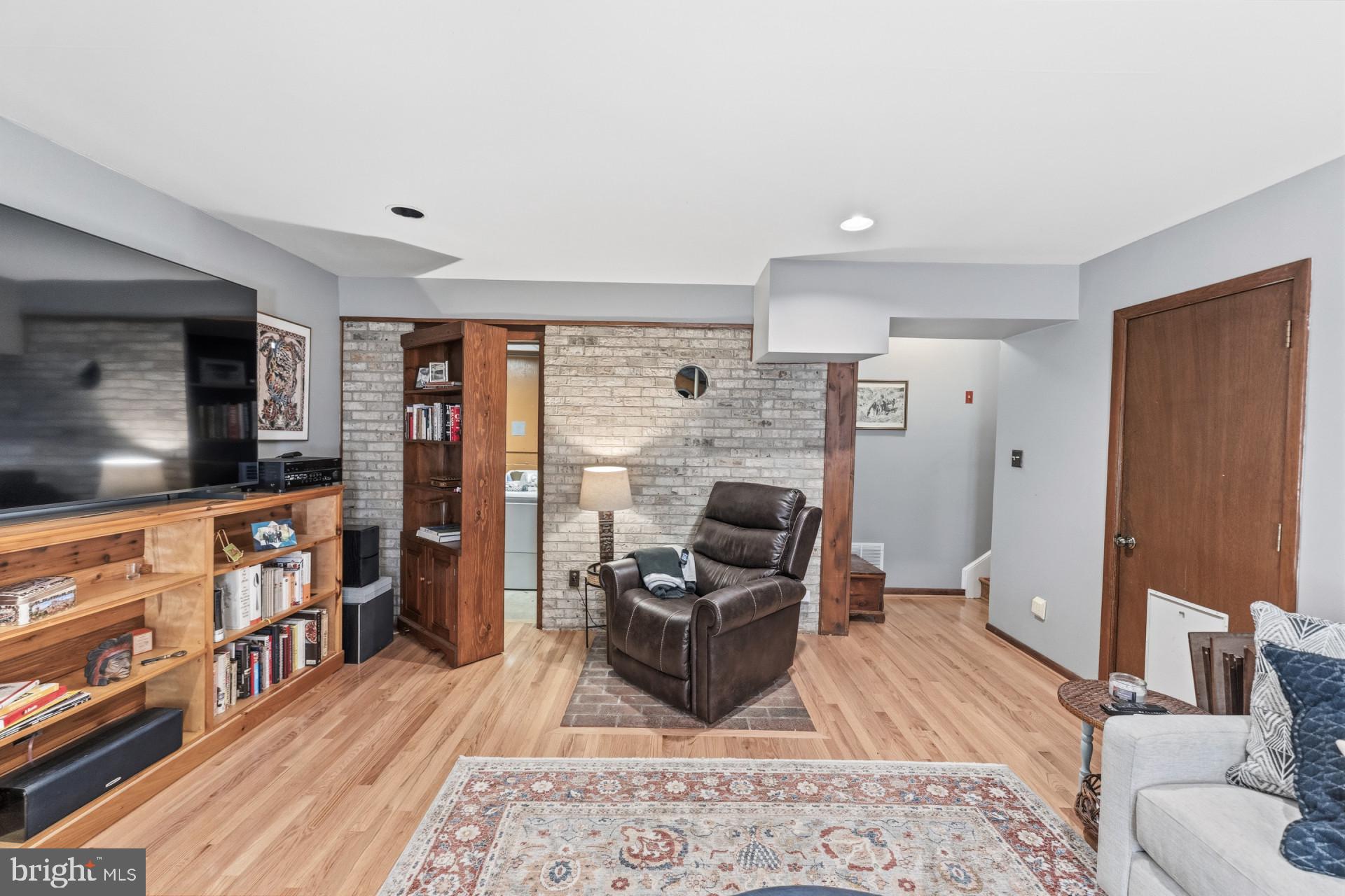 LAKE OCCOQUAN SHORES - Residential