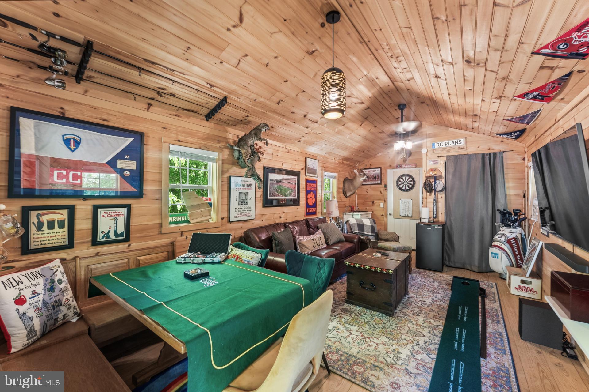 LAKE OCCOQUAN SHORES - Residential