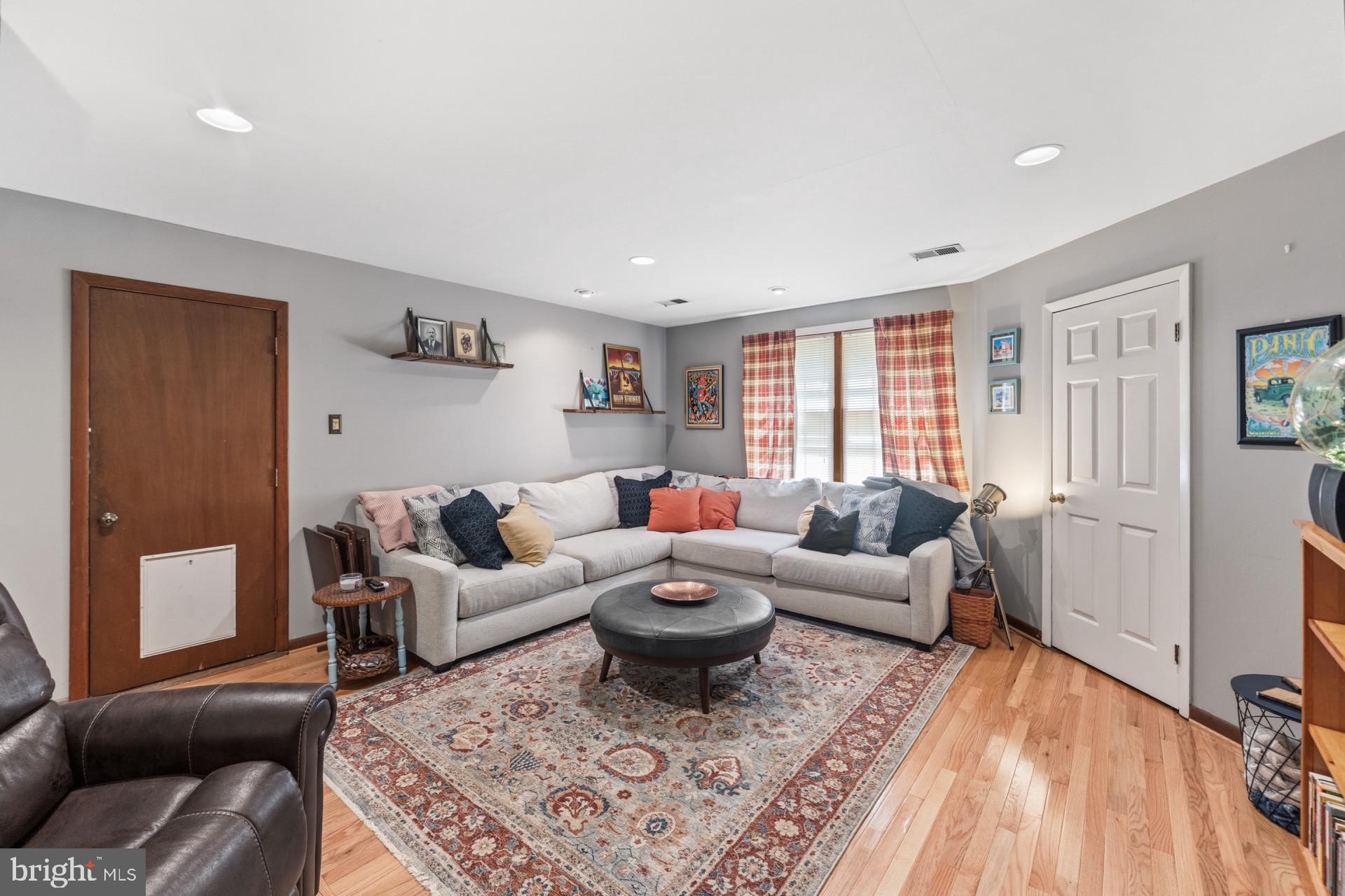 LAKE OCCOQUAN SHORES - Residential