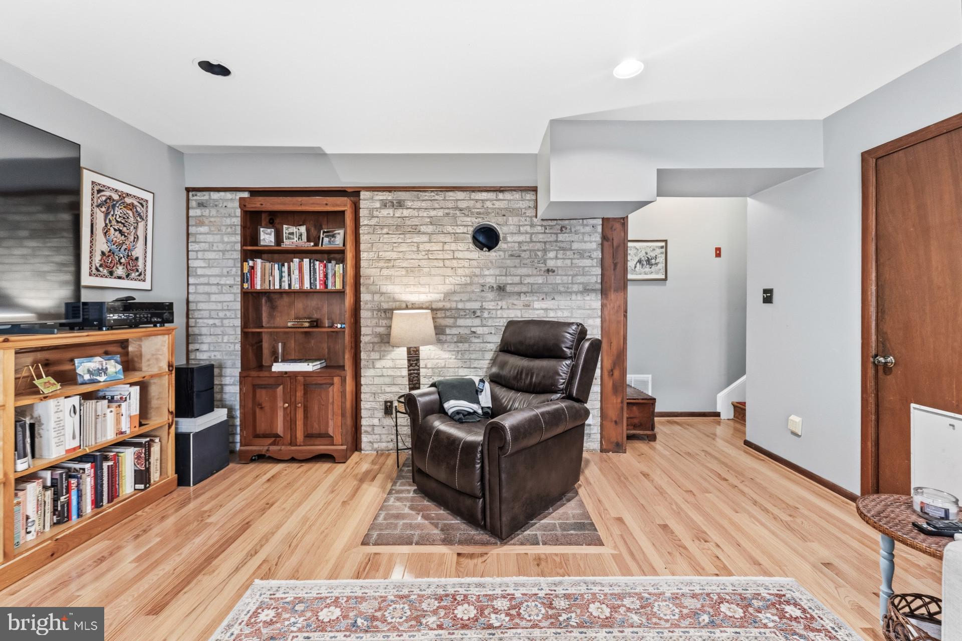 LAKE OCCOQUAN SHORES - Residential