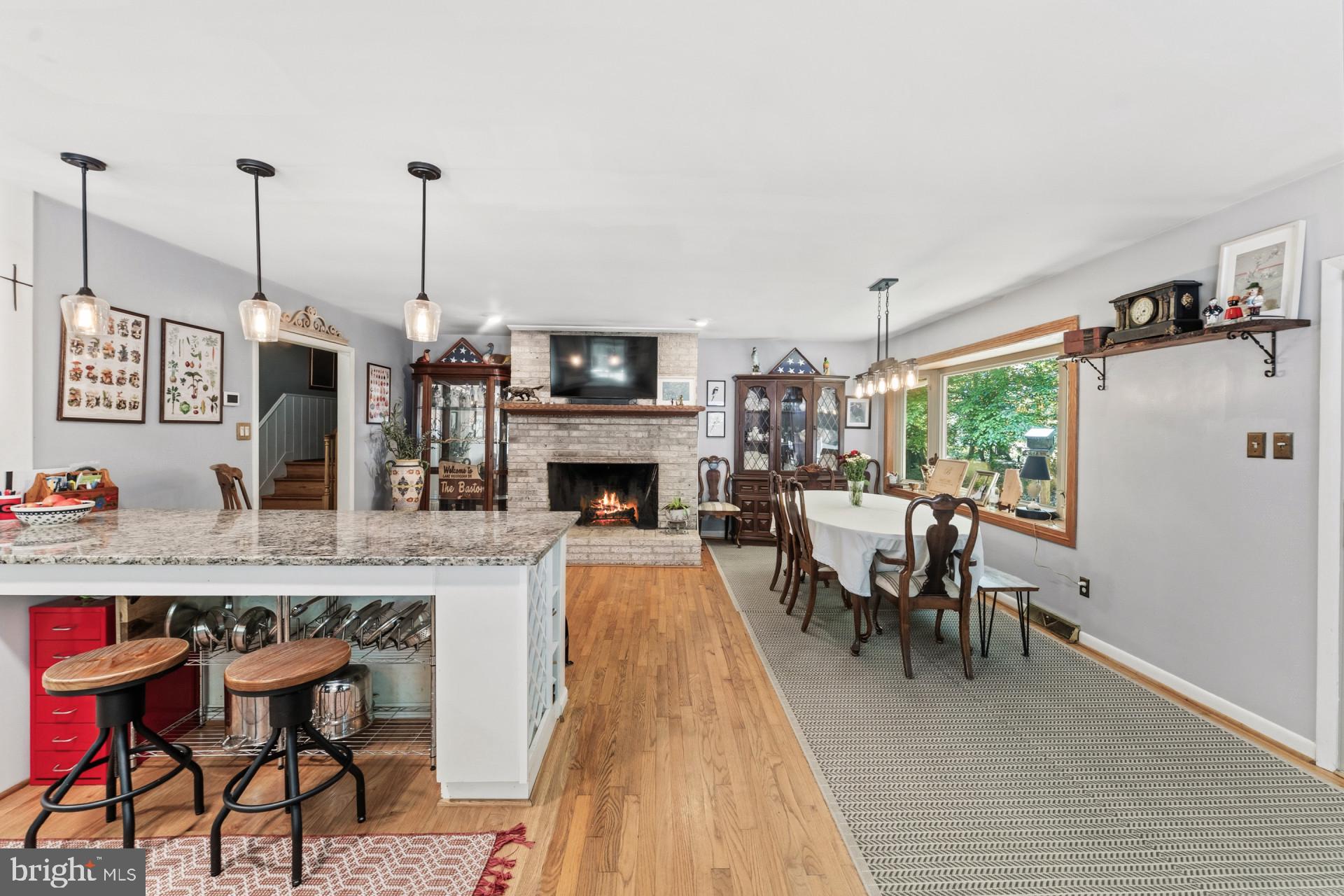 LAKE OCCOQUAN SHORES - Residential