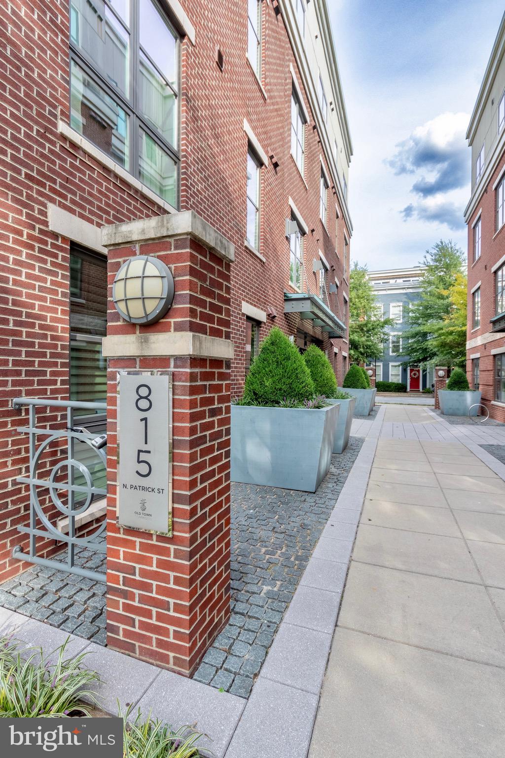 OLD TOWN COMMONS - Residential Lease