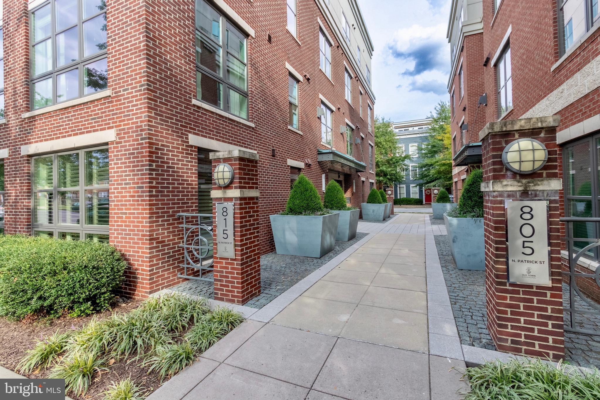 OLD TOWN COMMONS - Residential Lease