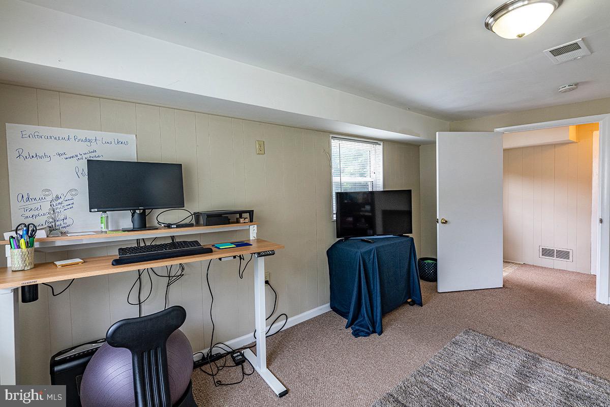 EAST RIVERDALE - Residential Lease