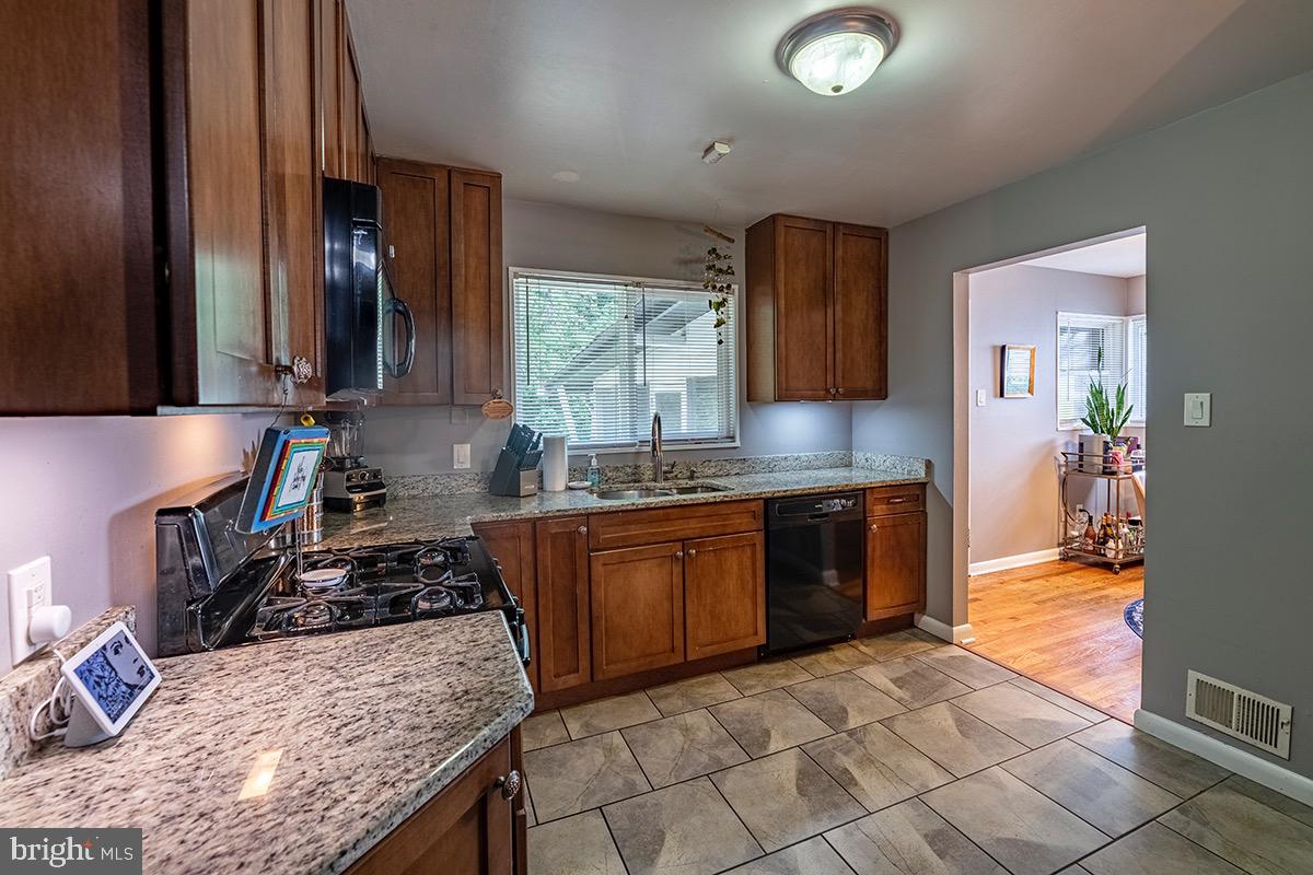 EAST RIVERDALE - Residential Lease