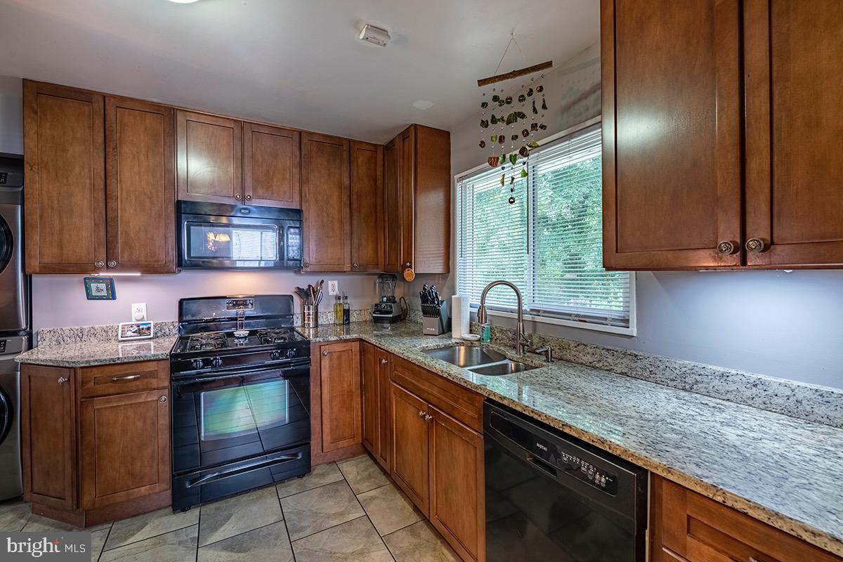 EAST RIVERDALE - Residential Lease