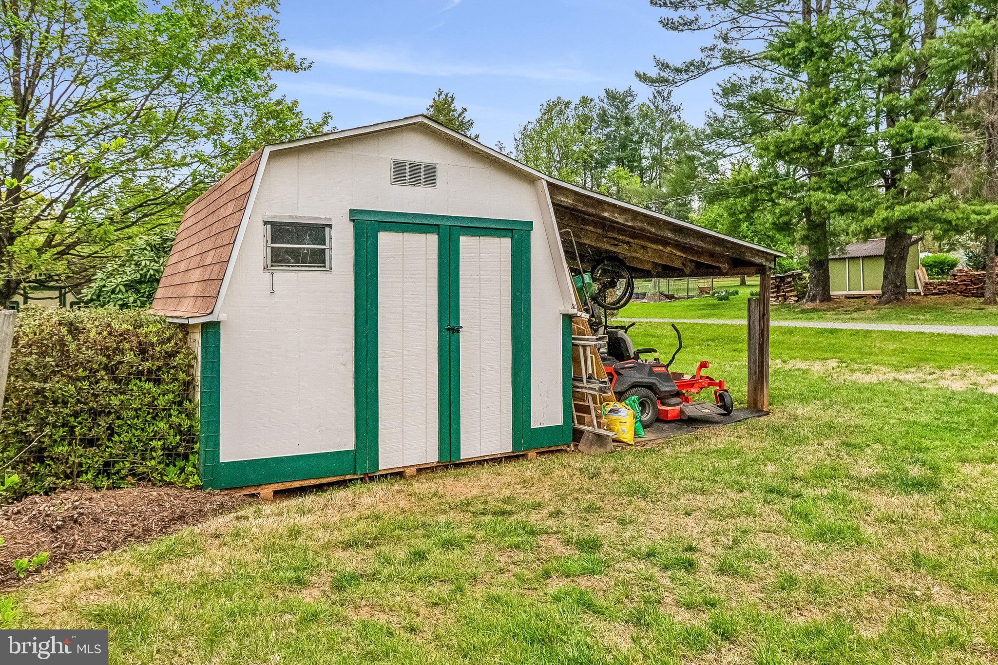 MACRIDGE ESTATES - Residential