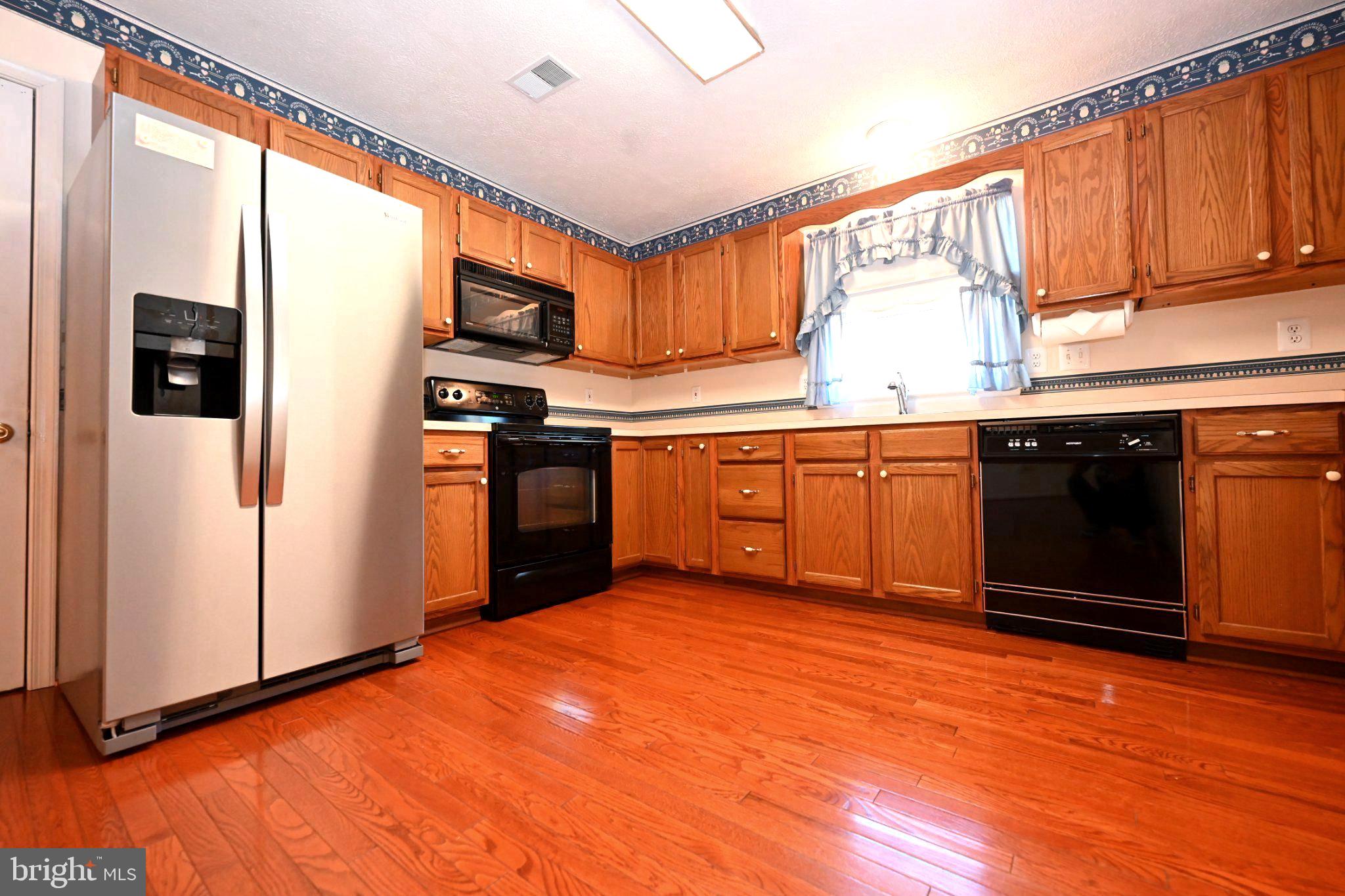 9025 BASSWOOD RUN