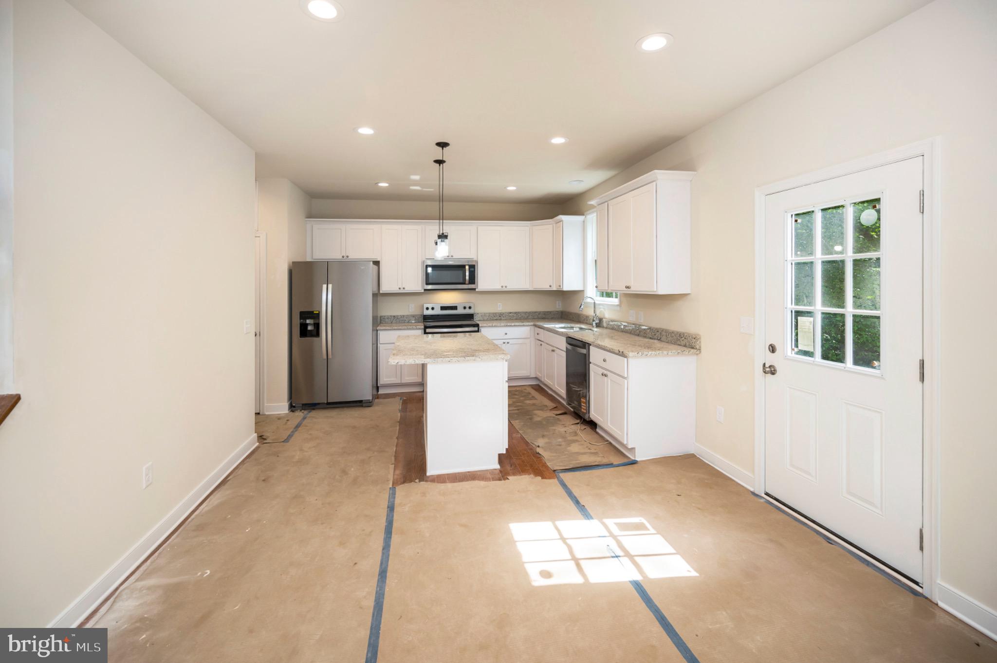 PRESIDNTIAL LAKE - Residential