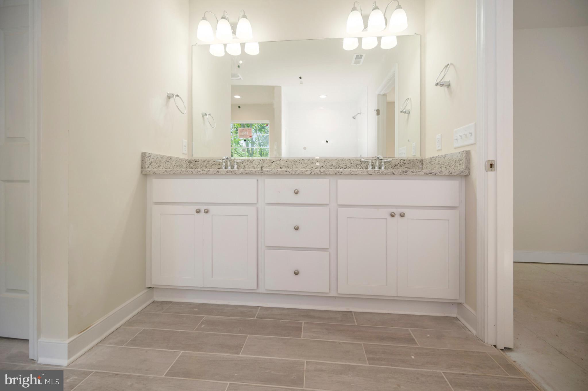 PRESIDNTIAL LAKE - Residential