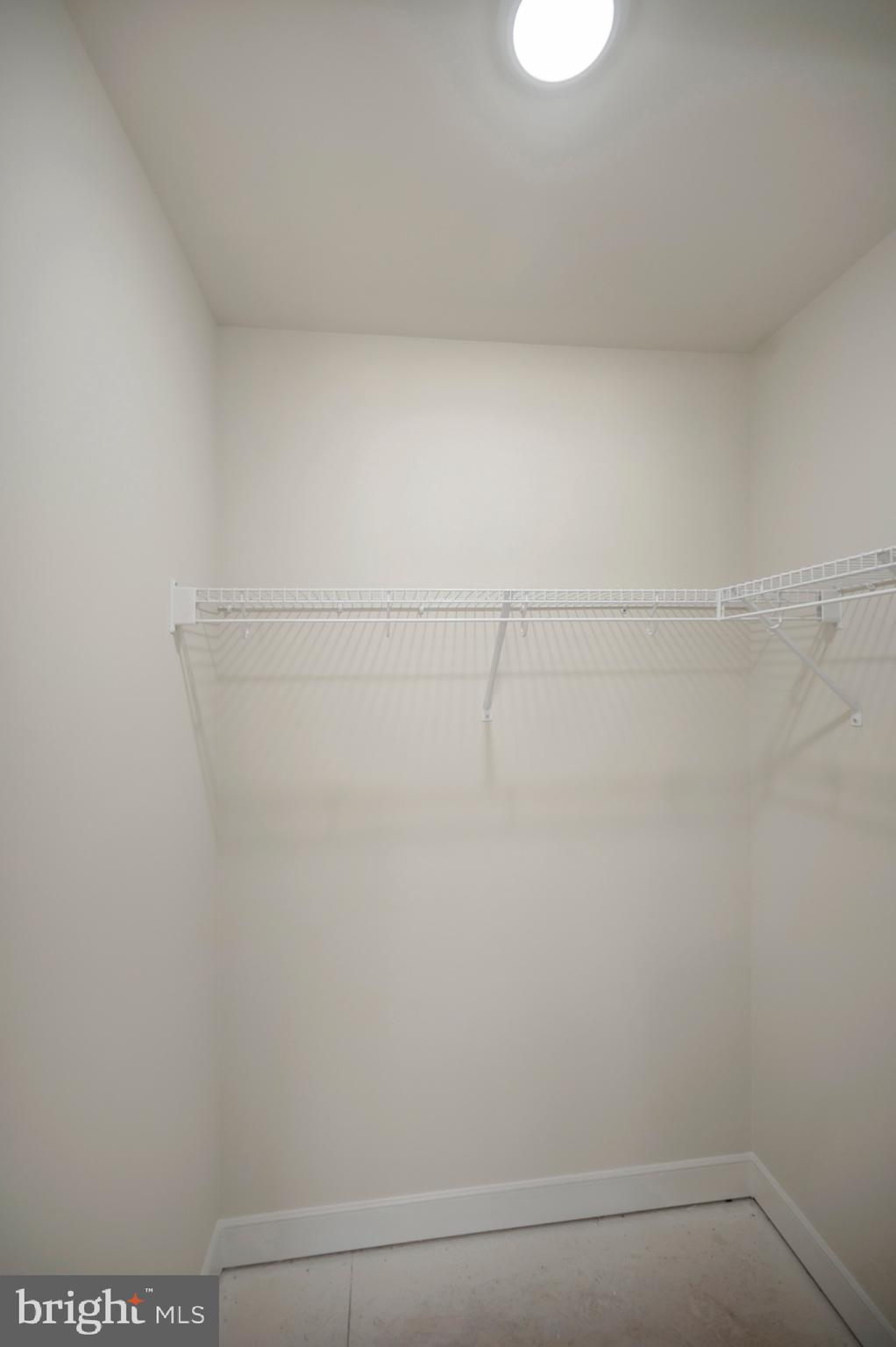 PRESIDNTIAL LAKE - Residential