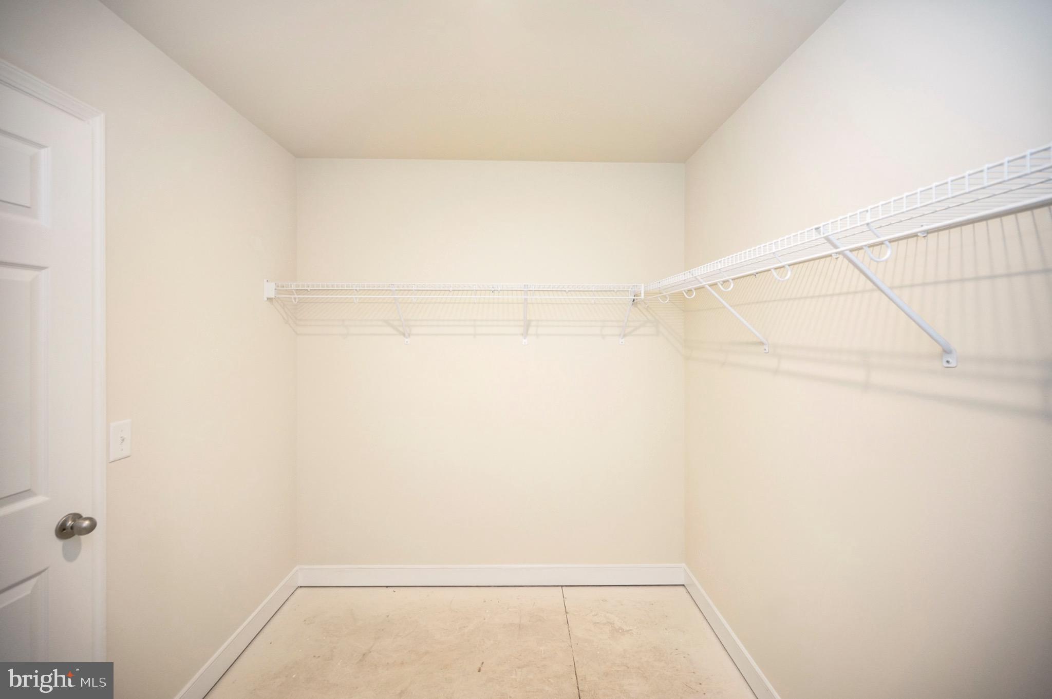 PRESIDNTIAL LAKE - Residential