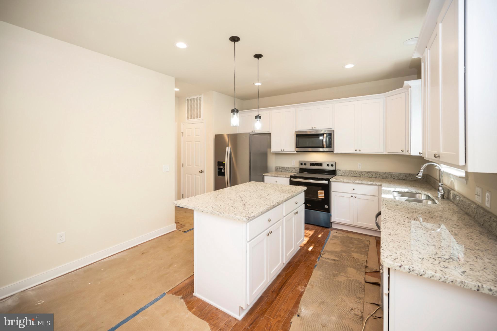 PRESIDNTIAL LAKE - Residential