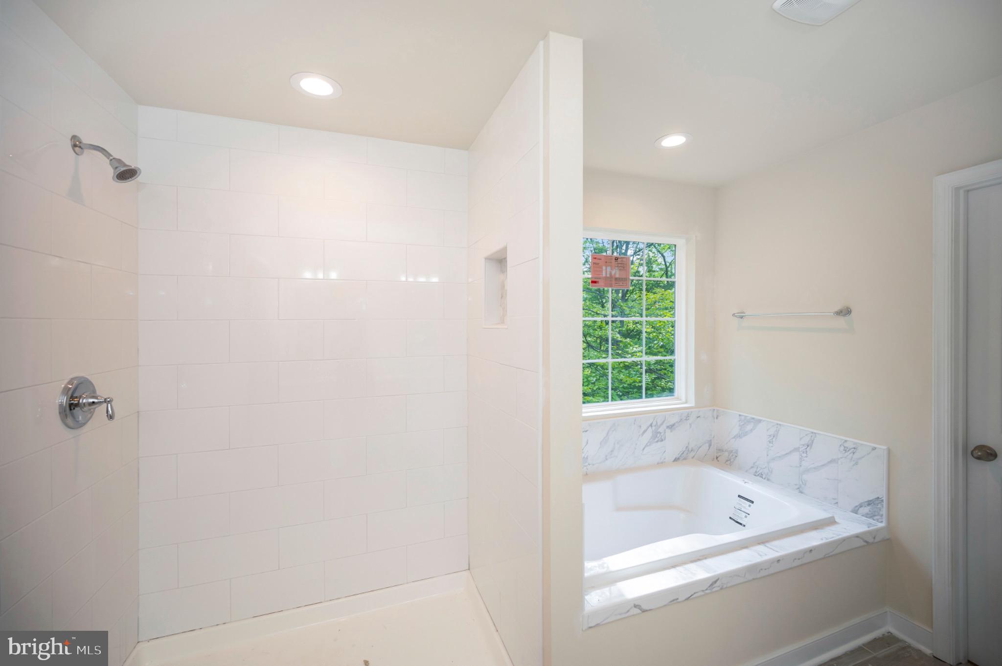 PRESIDNTIAL LAKE - Residential