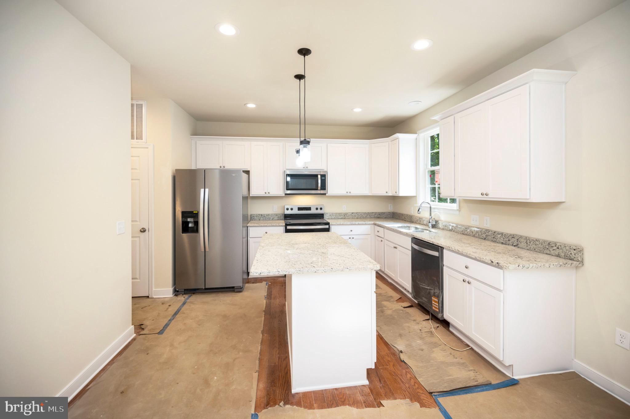 PRESIDNTIAL LAKE - Residential