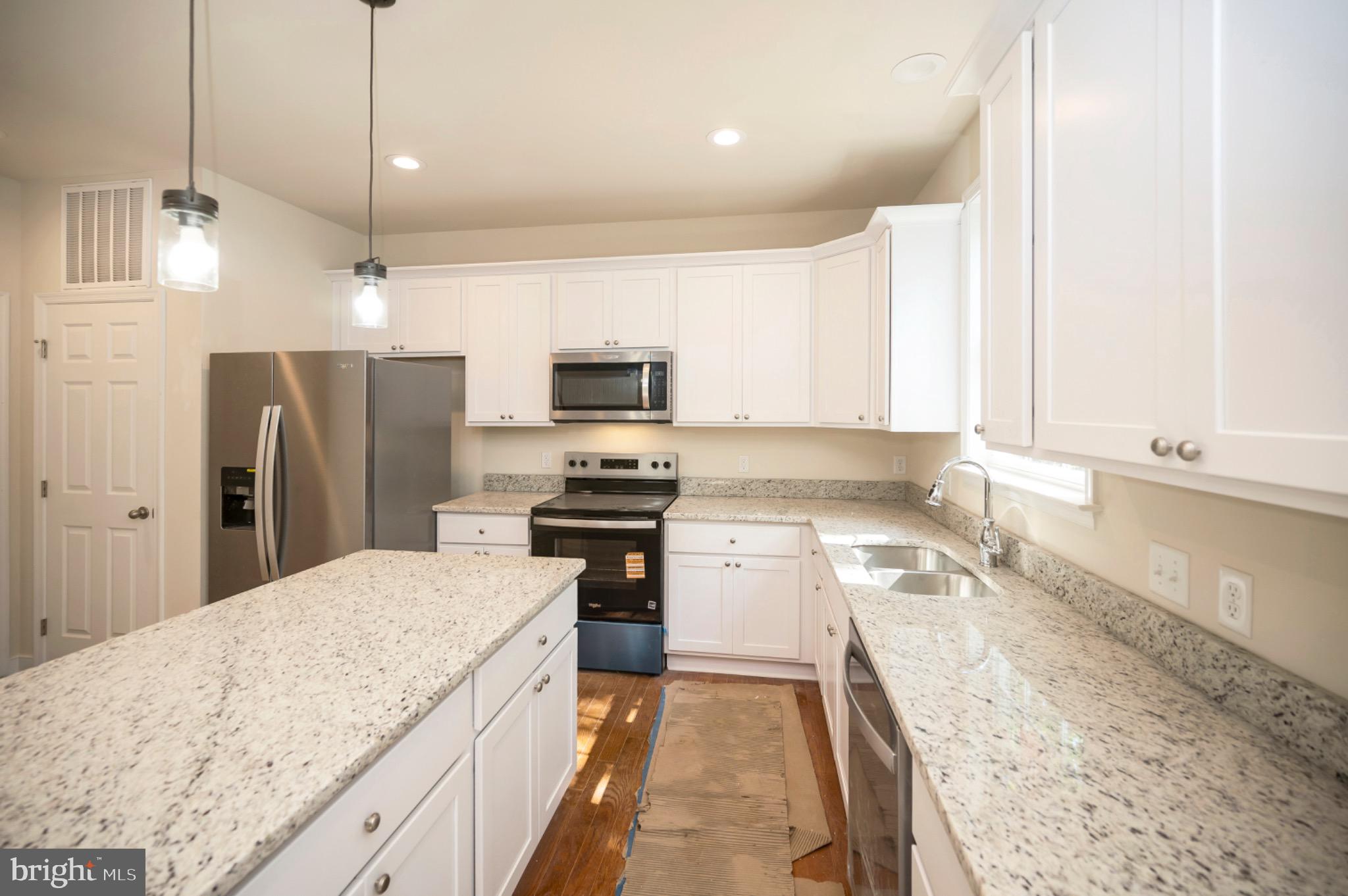 PRESIDNTIAL LAKE - Residential