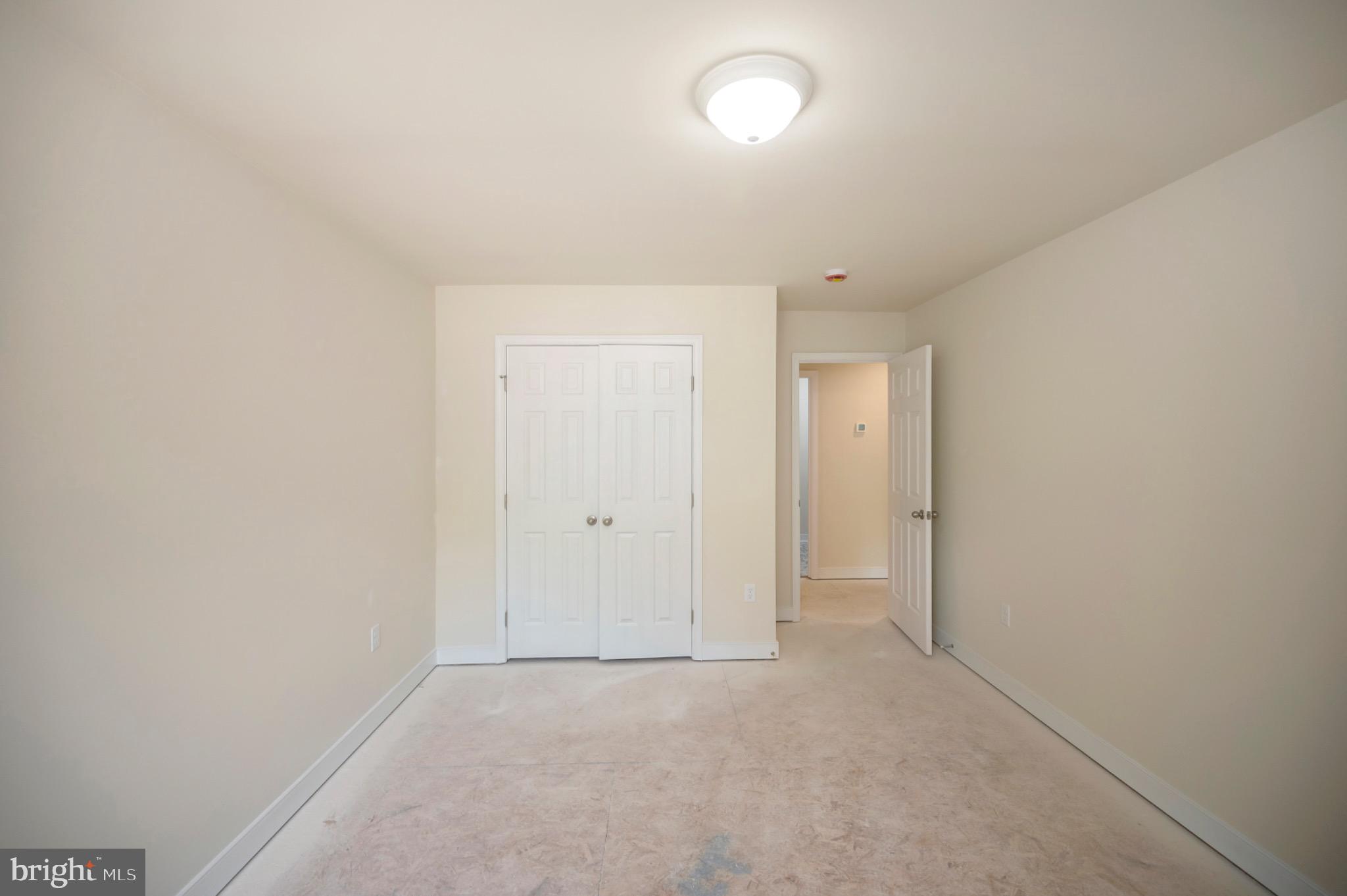 PRESIDNTIAL LAKE - Residential