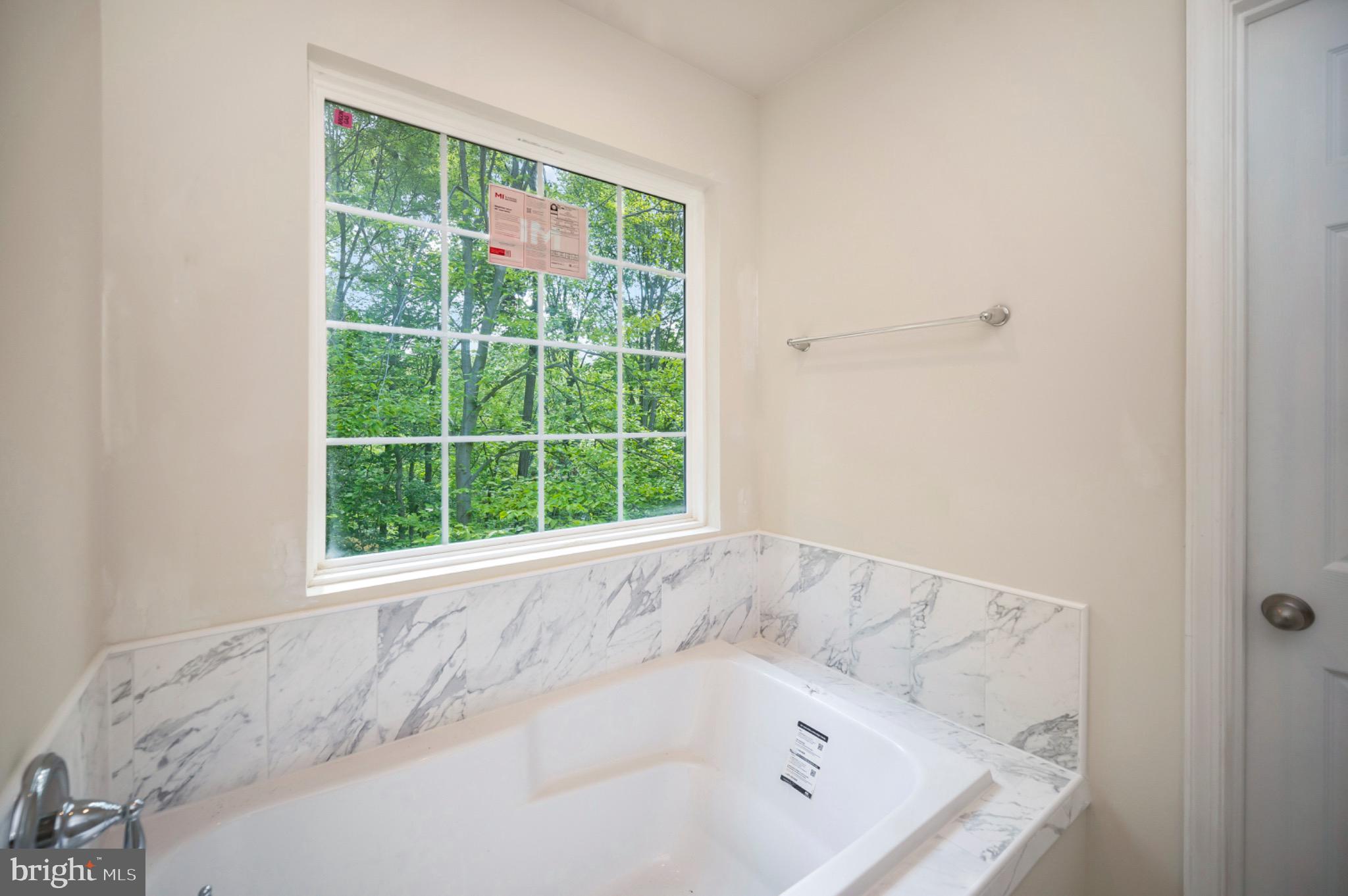 PRESIDNTIAL LAKE - Residential