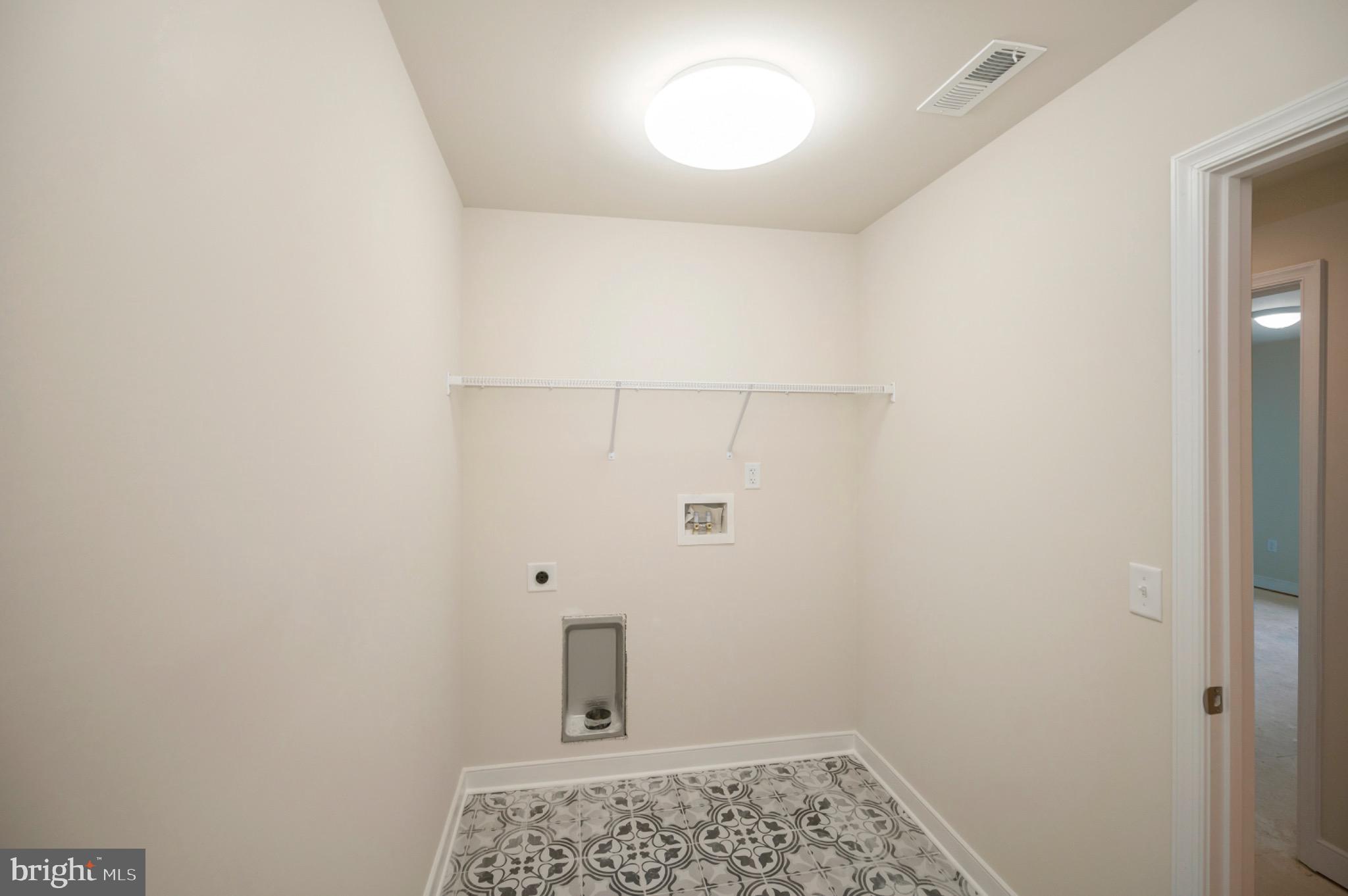 PRESIDNTIAL LAKE - Residential