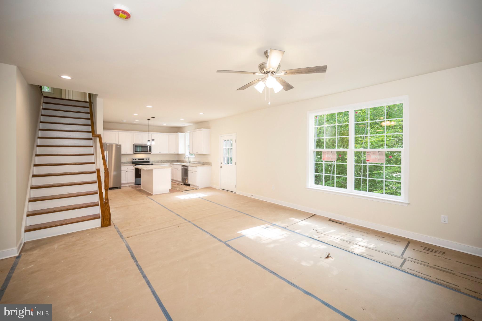 PRESIDNTIAL LAKE - Residential