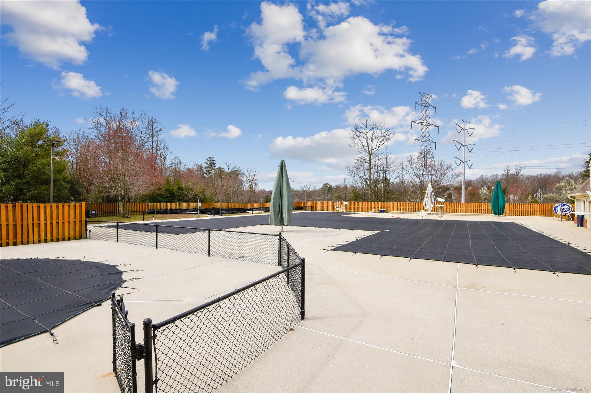 CROSSPOINTE - Residential