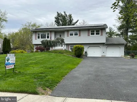 50 Woodland Drive, East Windsor, NJ MLS: NJME2058530