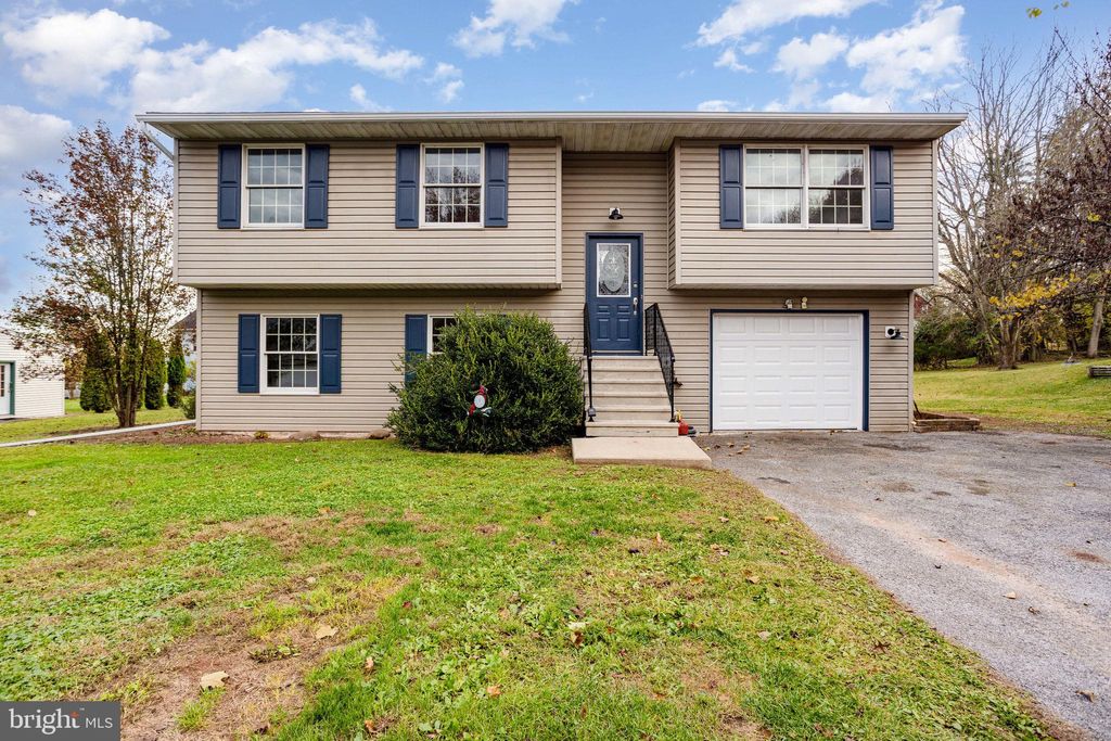 Photo of 404 Shelleys Lane, ETTERS, PA 17319 (MLS # PAYK2093094)