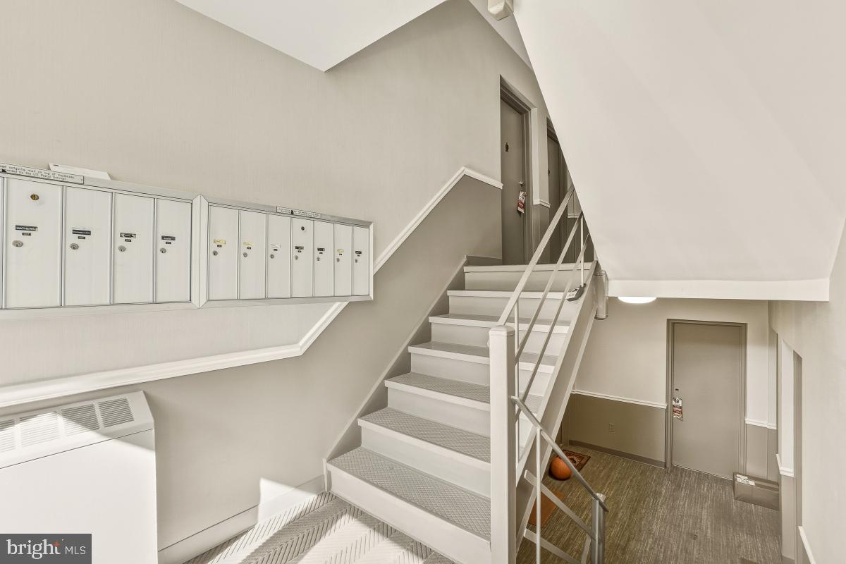 10423 MONTROSE AVENUE 202