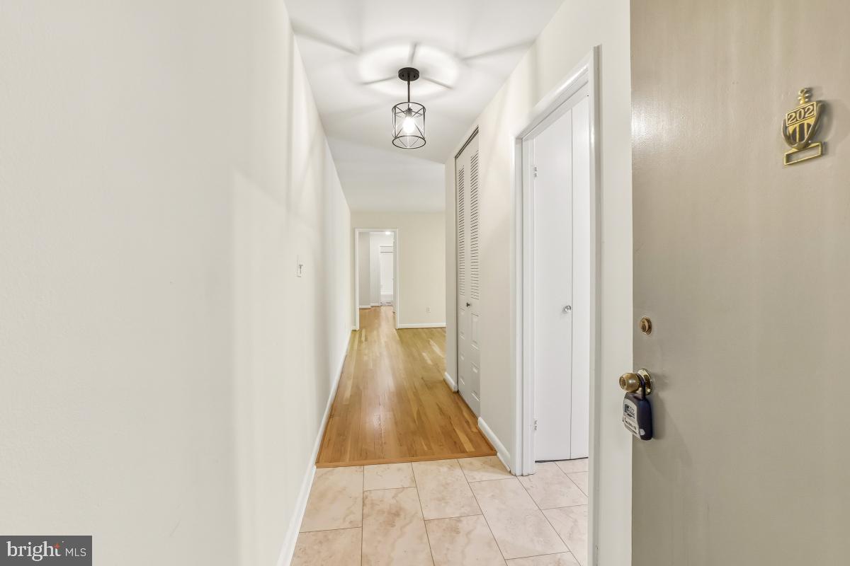 10423 MONTROSE AVENUE 202