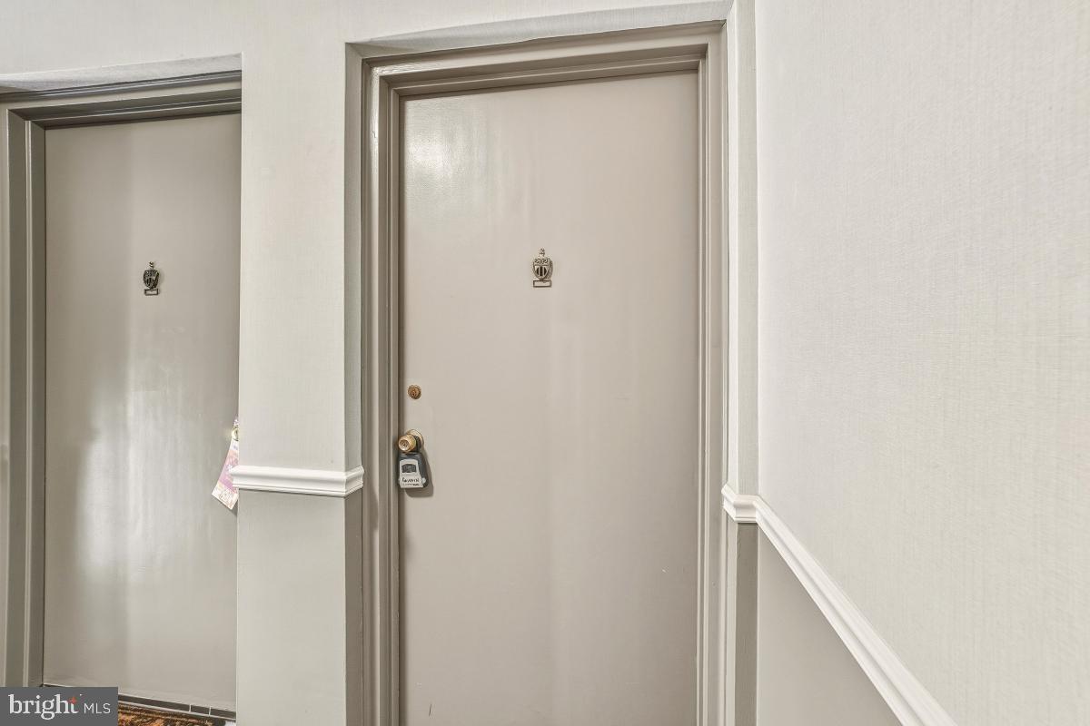 10423 MONTROSE AVENUE 202