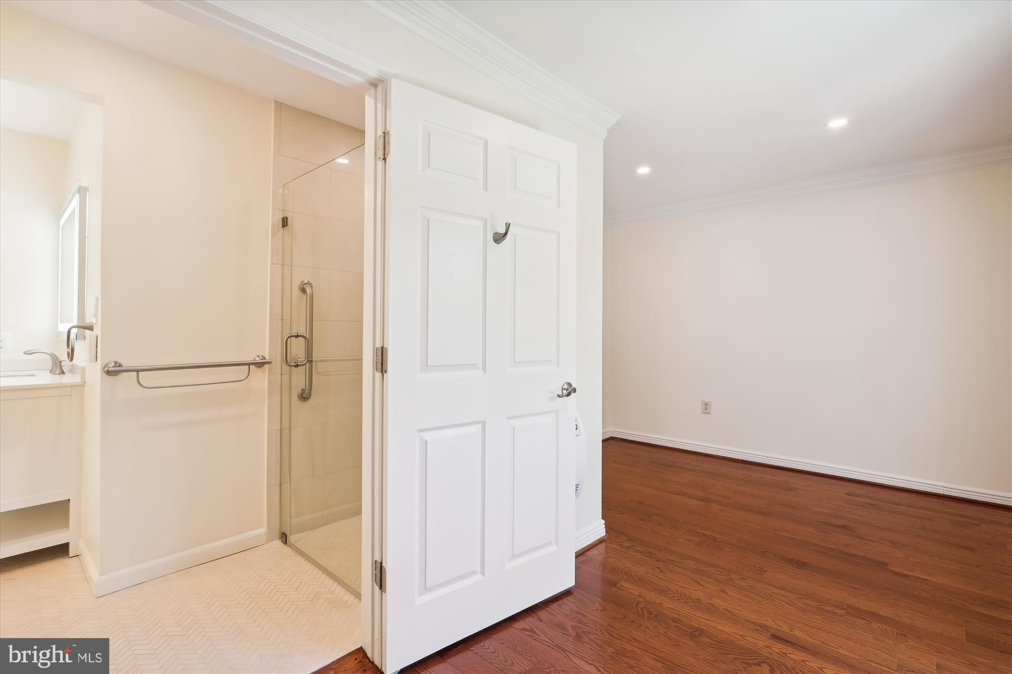 FOX MILL WOODS - Residential