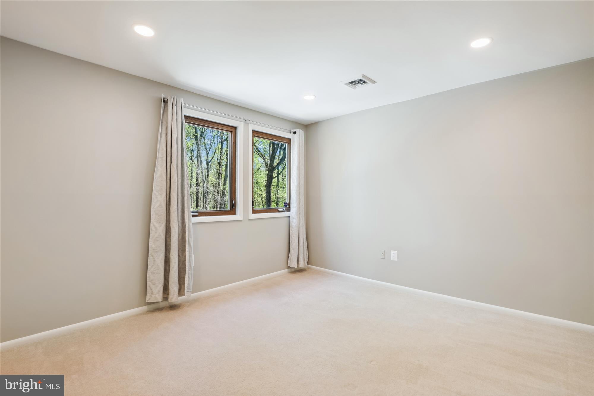 FOX MILL WOODS - Residential