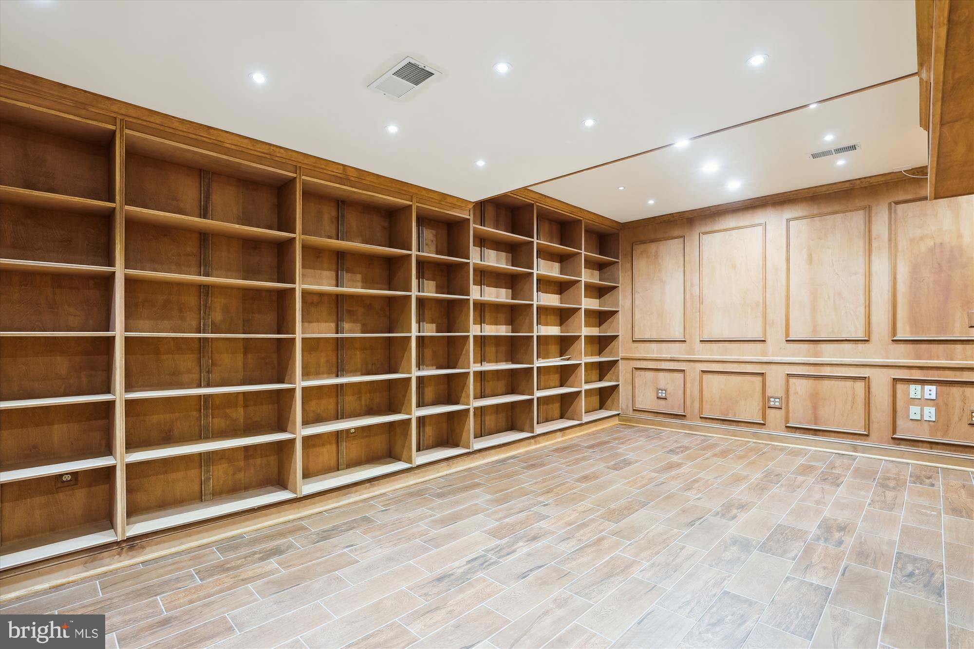 FOX MILL WOODS - Residential