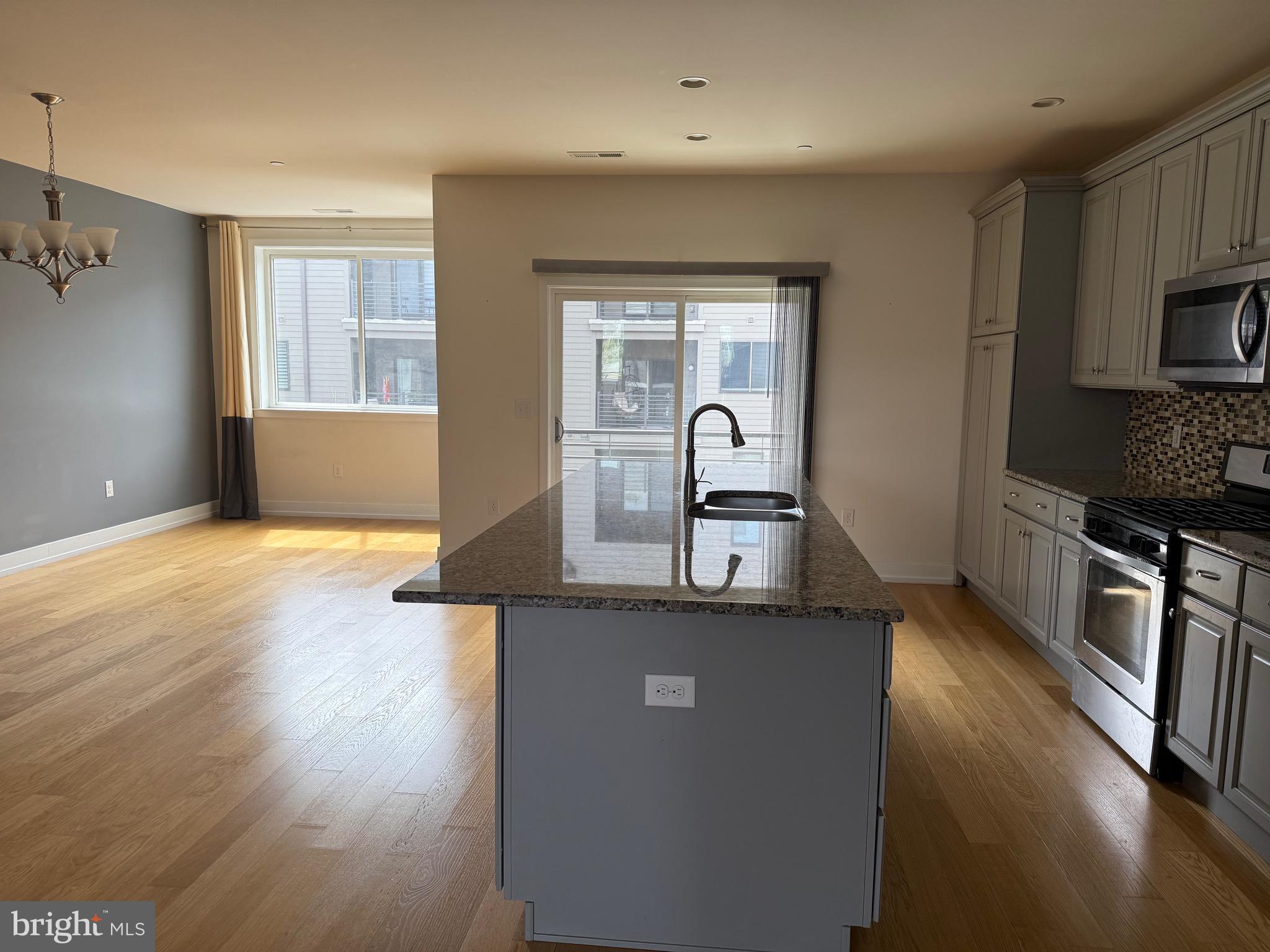 BROWNSTONES AT VF - Residential Lease