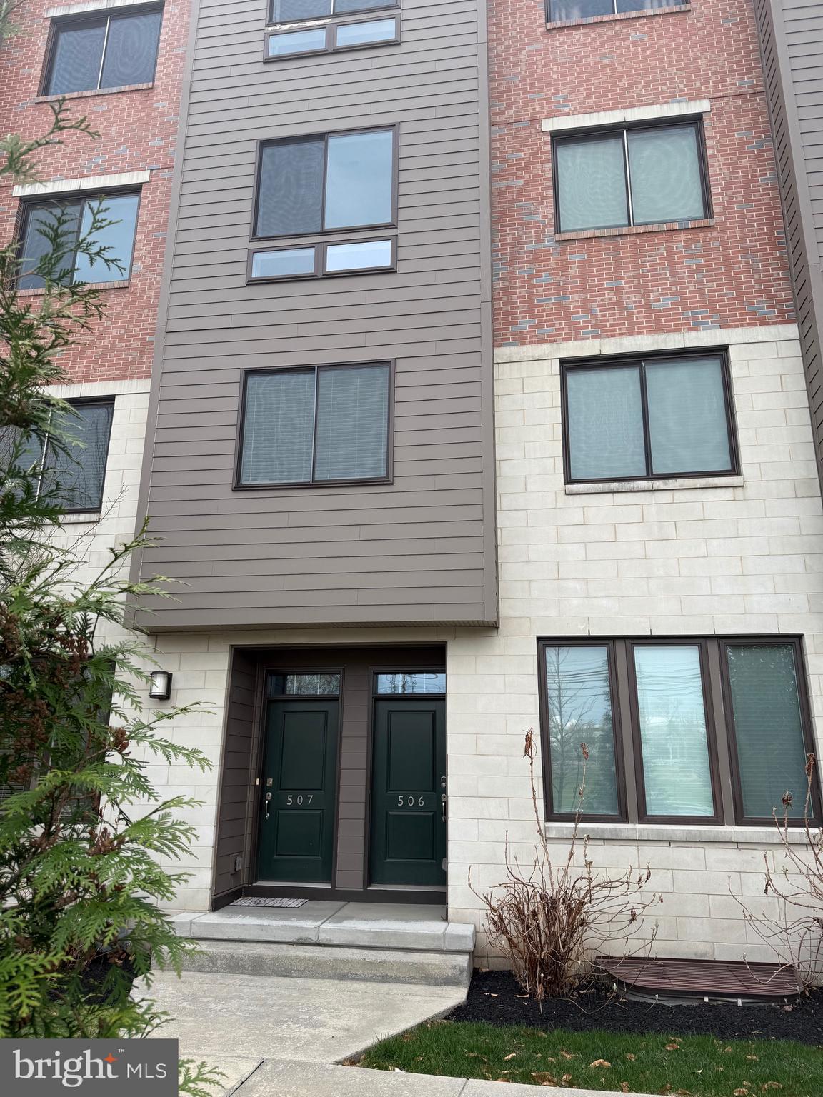 BROWNSTONES AT VF - Residential Lease