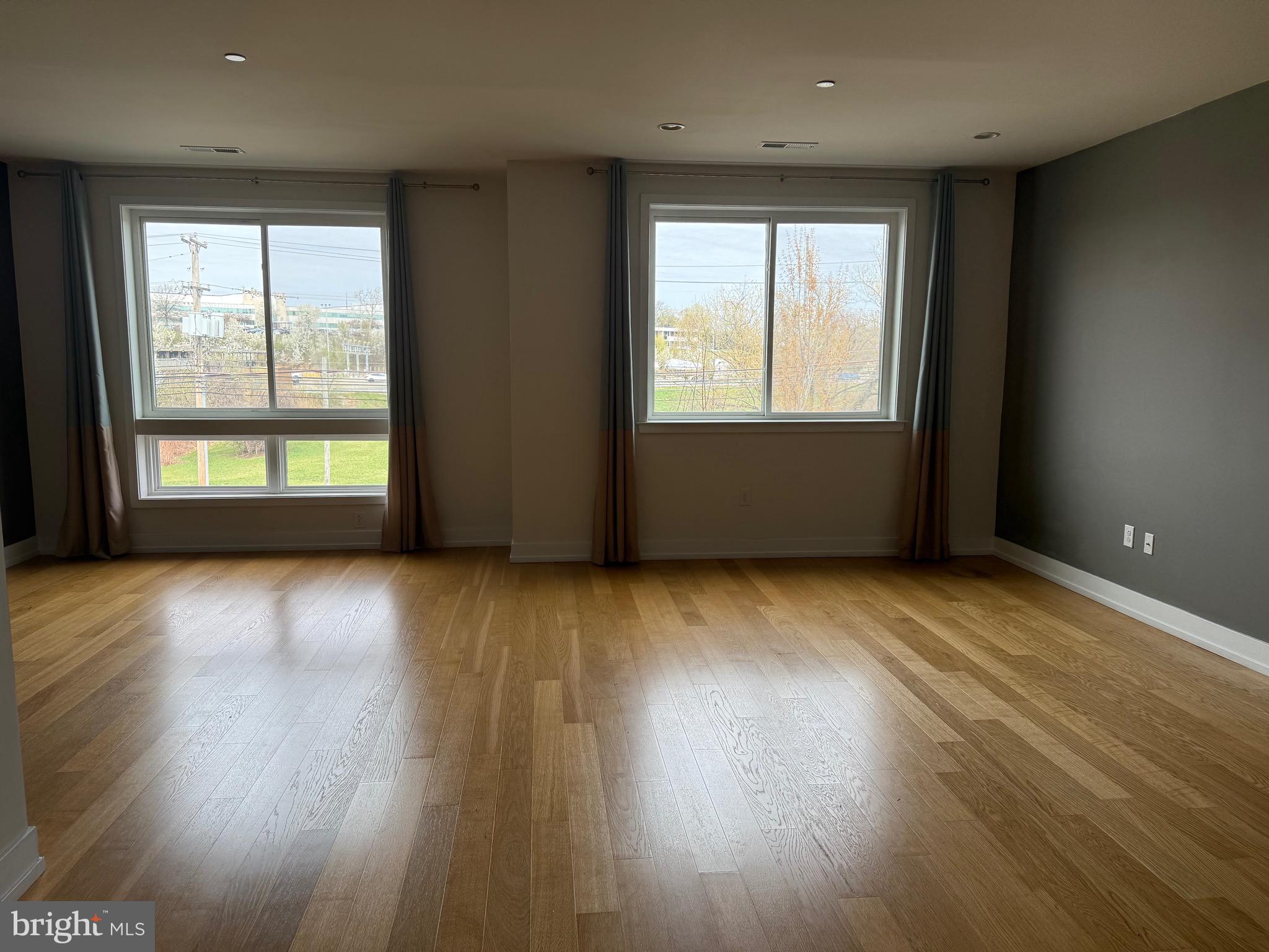 BROWNSTONES AT VF - Residential Lease