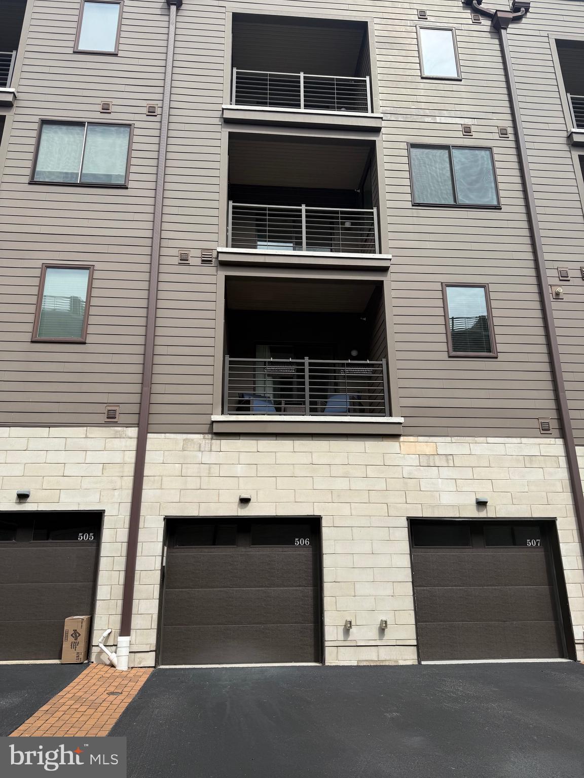 BROWNSTONES AT VF - Residential Lease