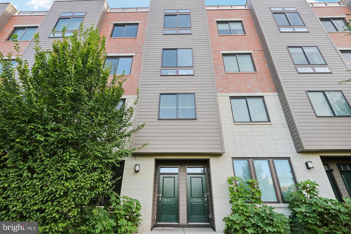 BROWNSTONES AT VF - Residential Lease