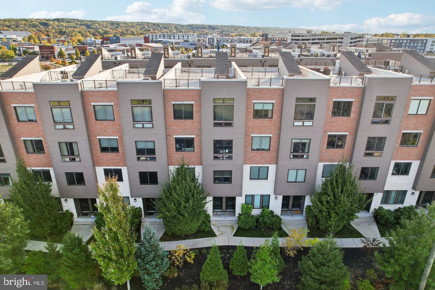 BROWNSTONES AT VF - Residential Lease