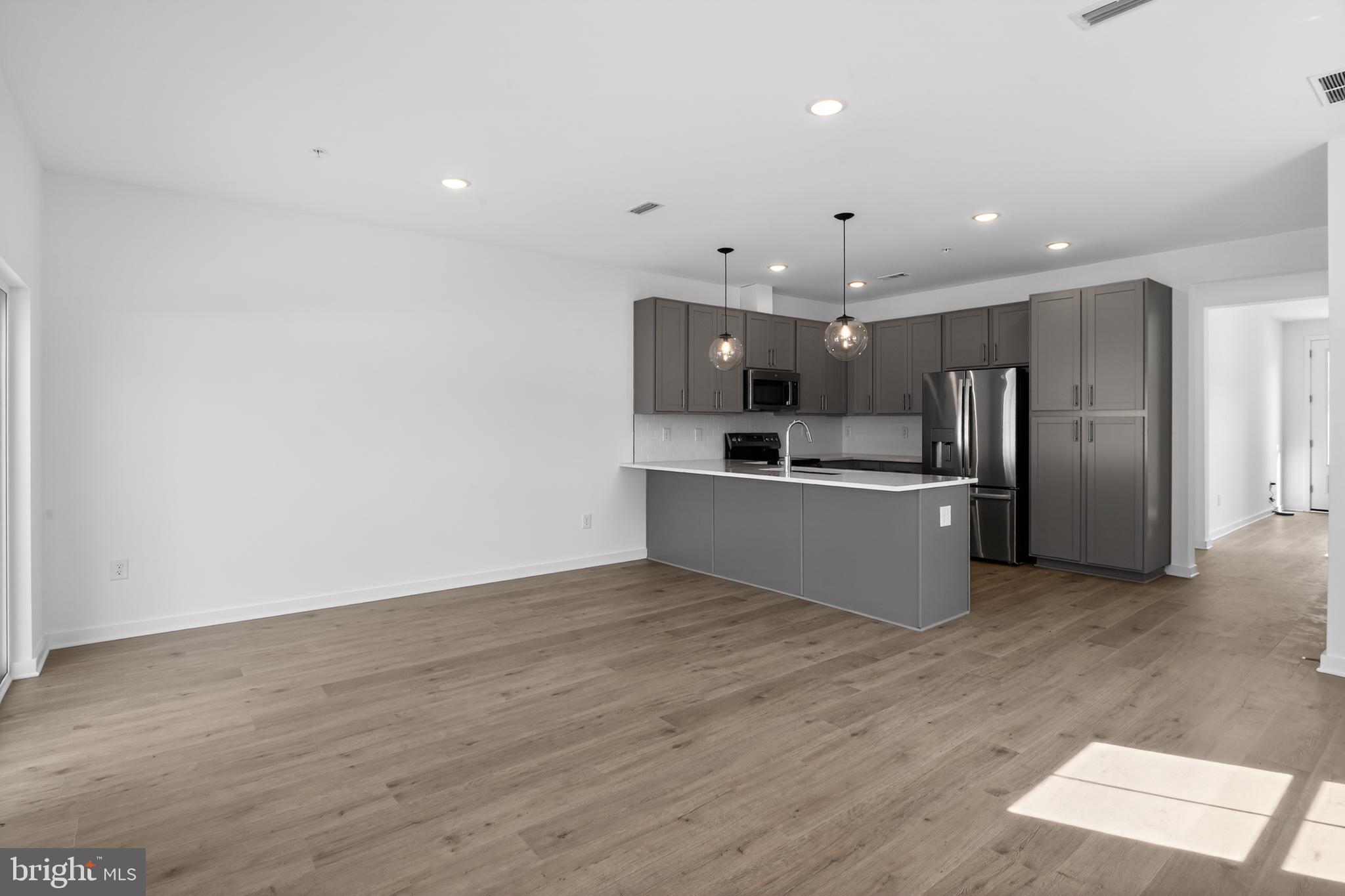 NORTH POINTE COMMONS - Residential