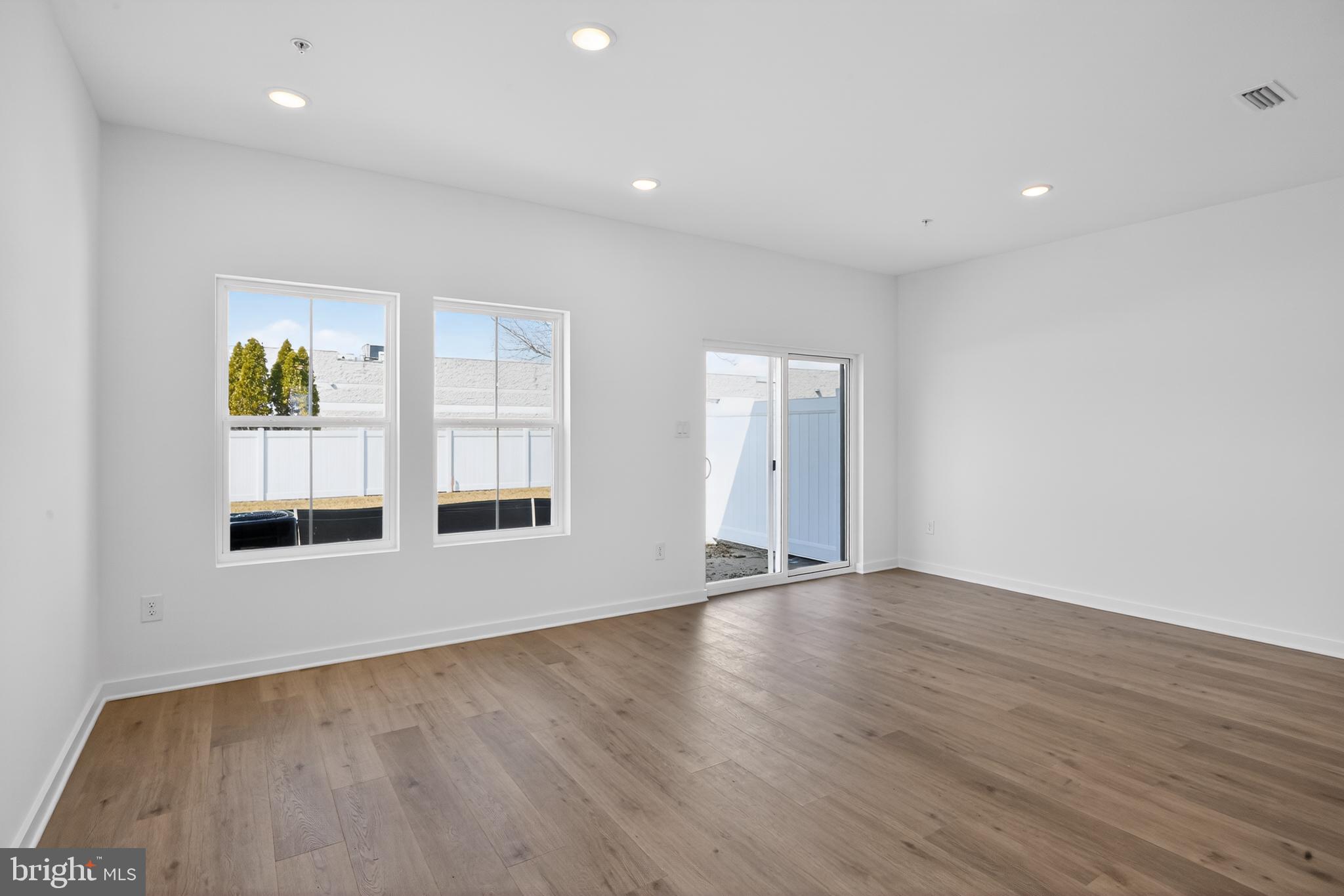NORTH POINTE COMMONS - Residential