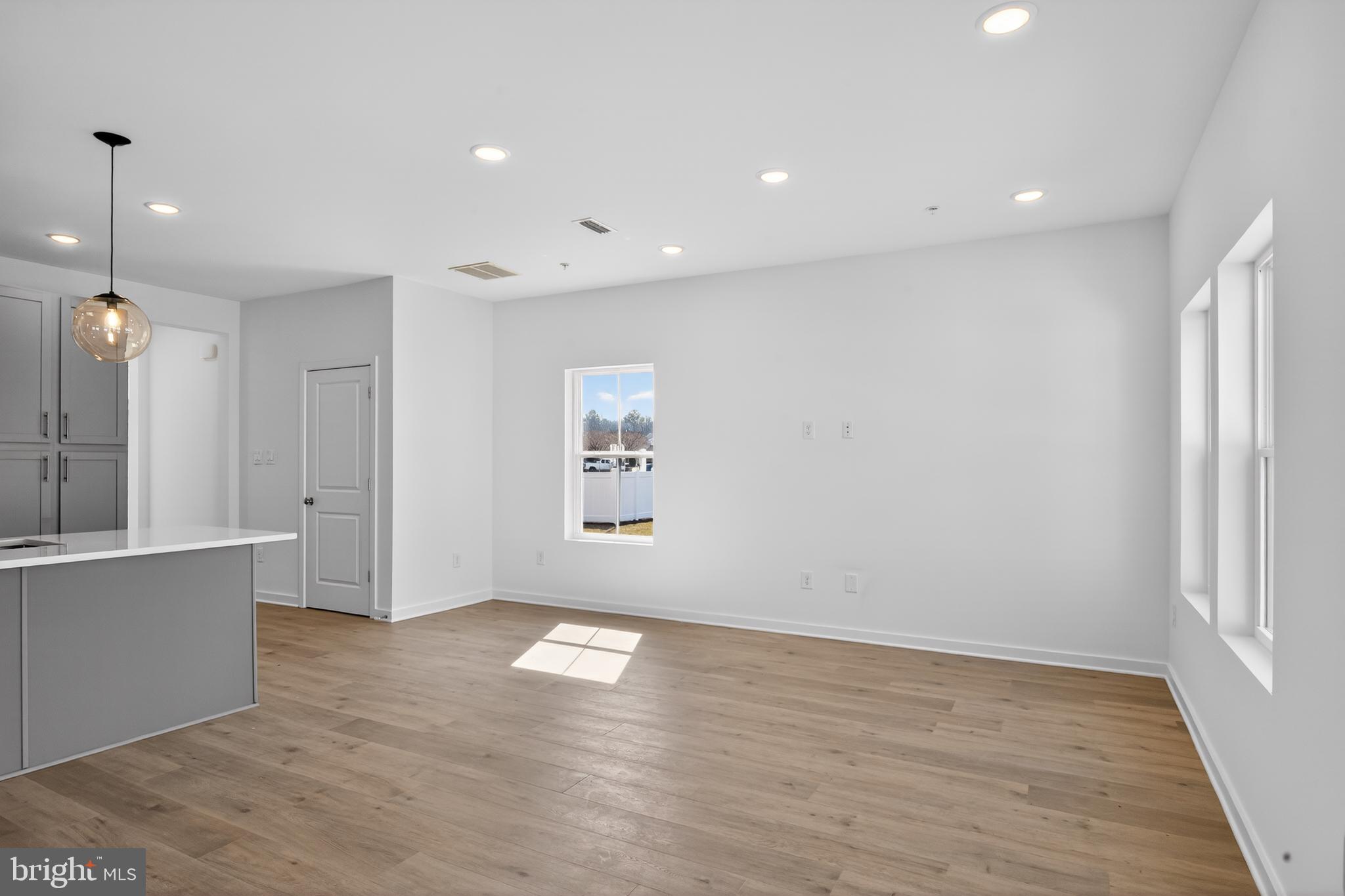 NORTH POINTE COMMONS - Residential