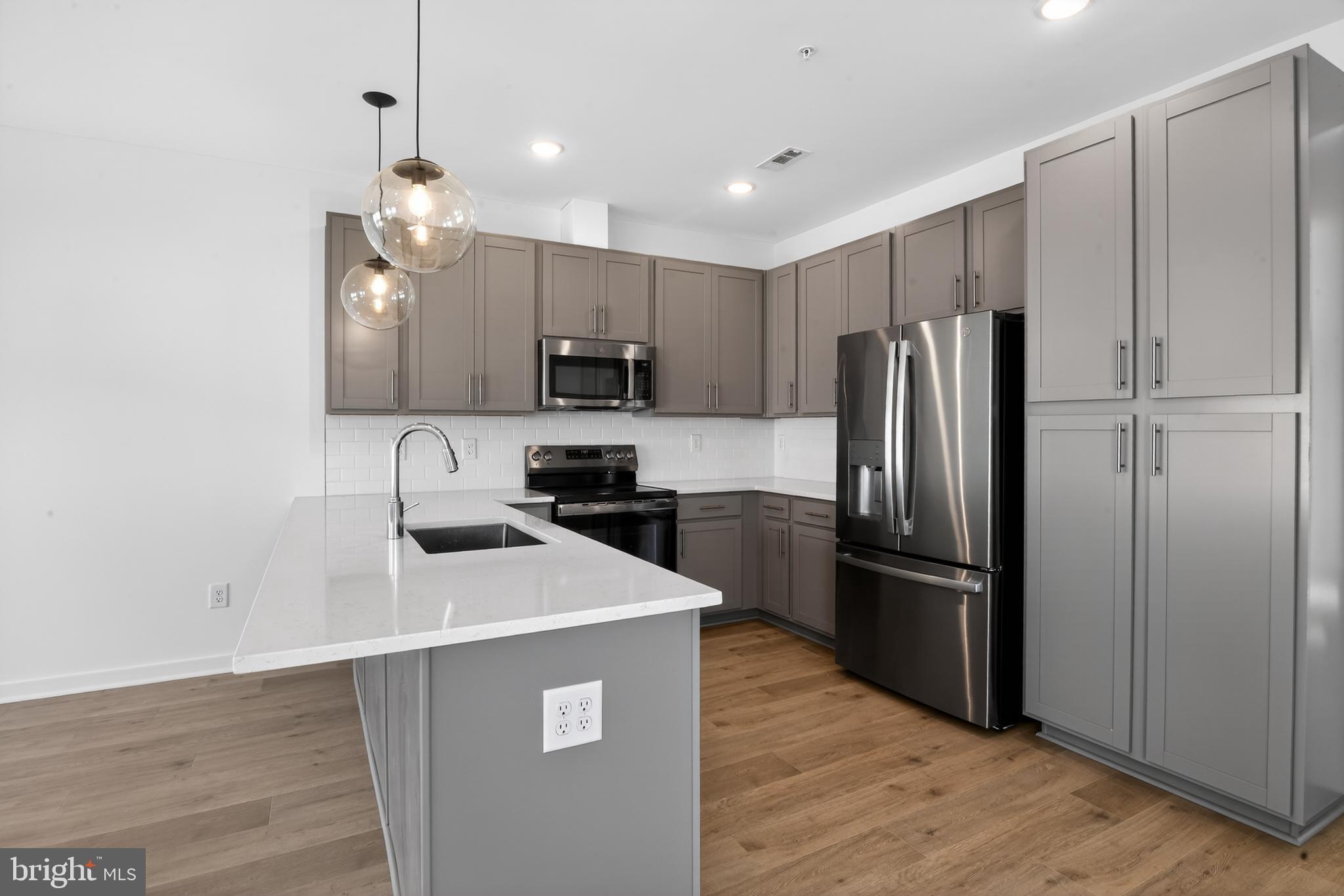NORTH POINTE COMMONS - Residential