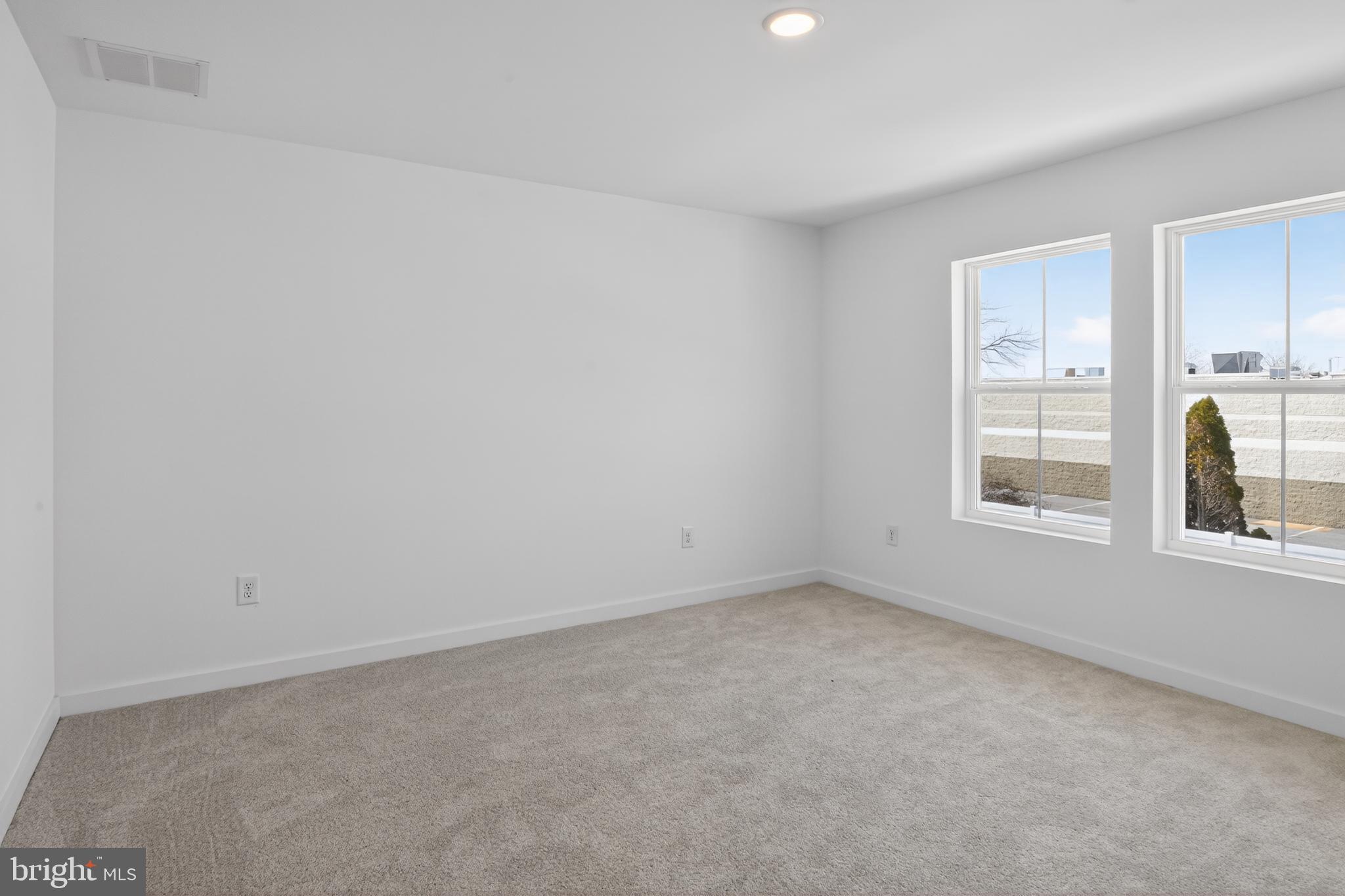 NORTH POINTE COMMONS - Residential