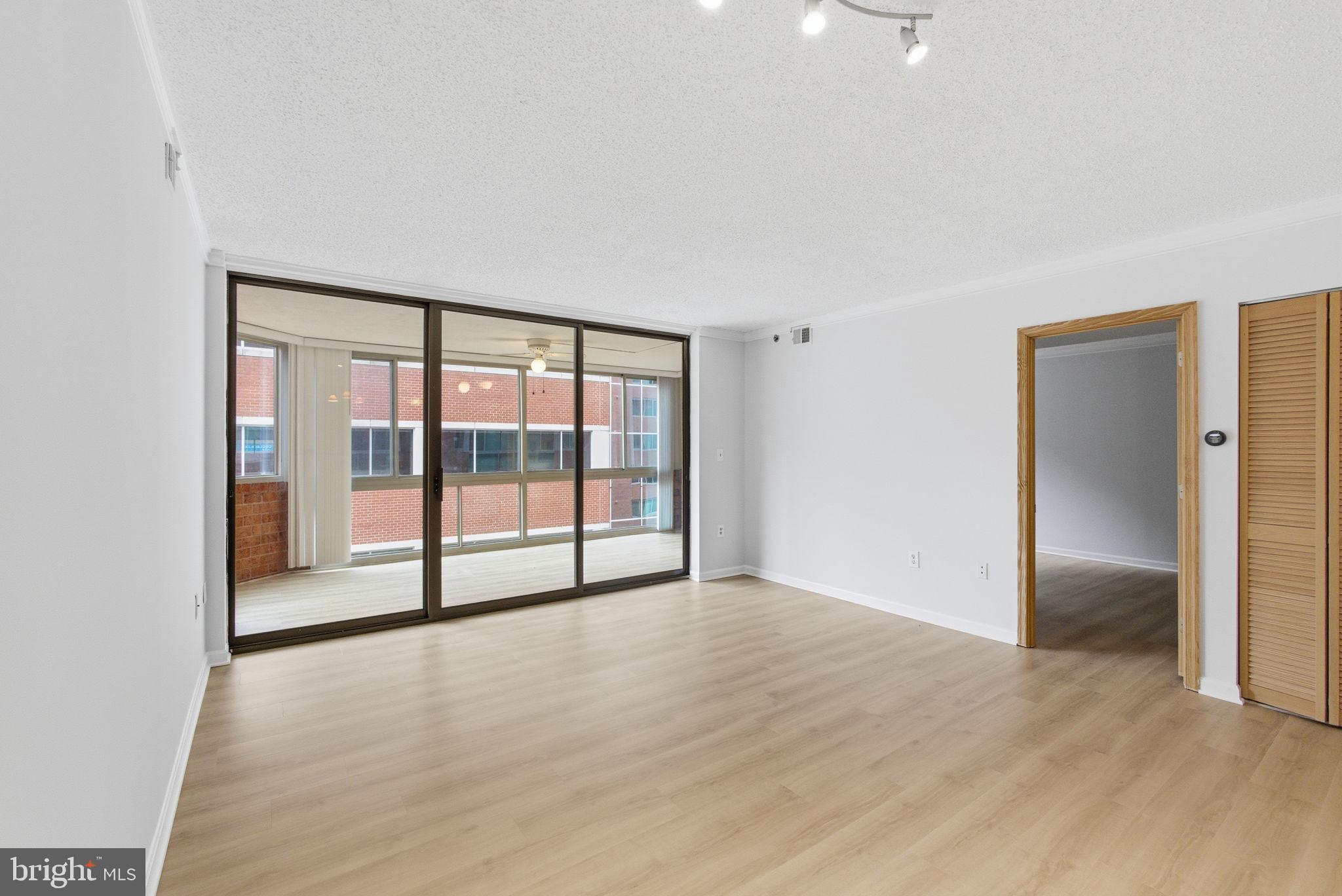 1001 N VERMONT STREET 607