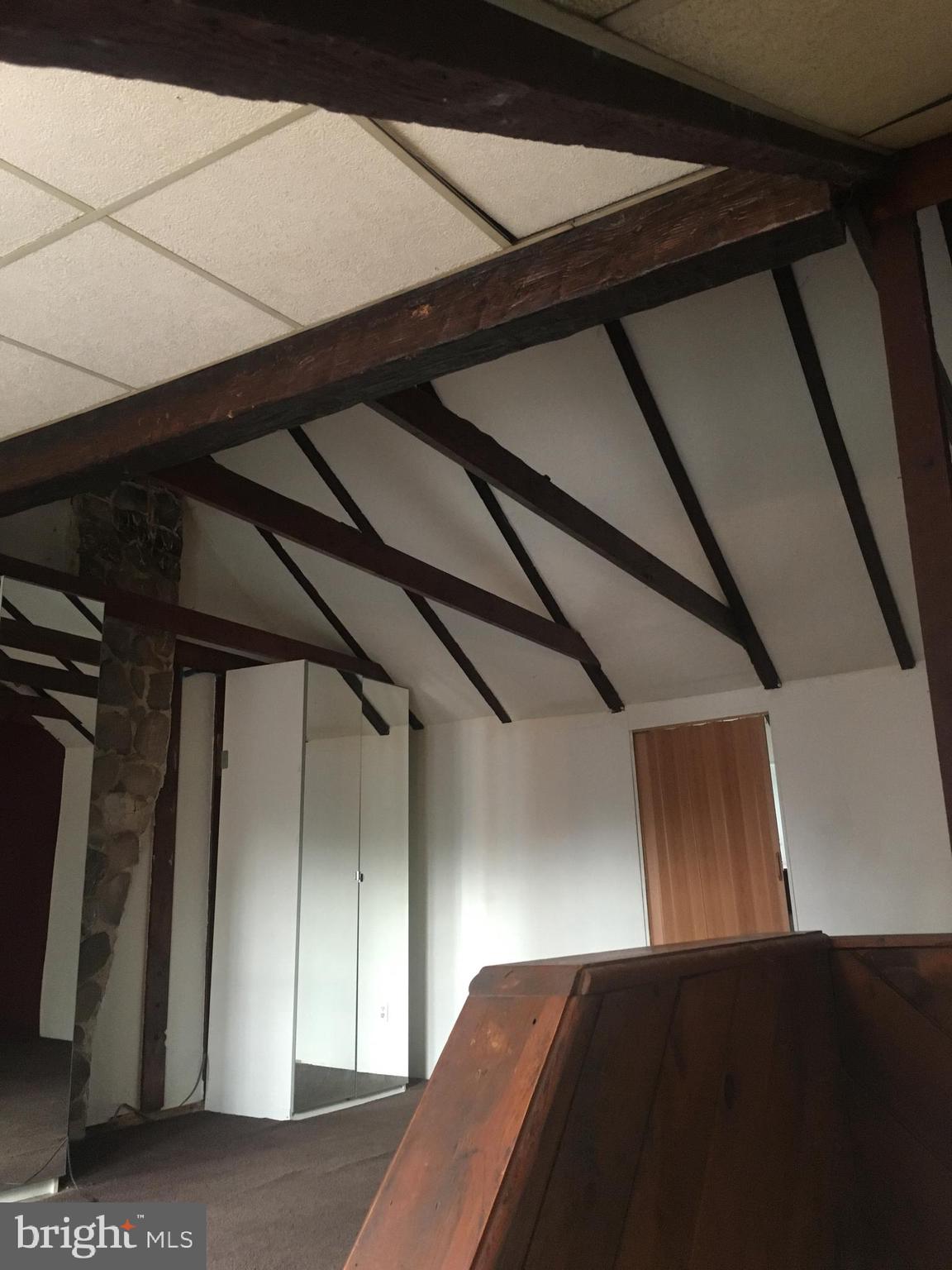 NEWTON SQUARE - Residential Lease