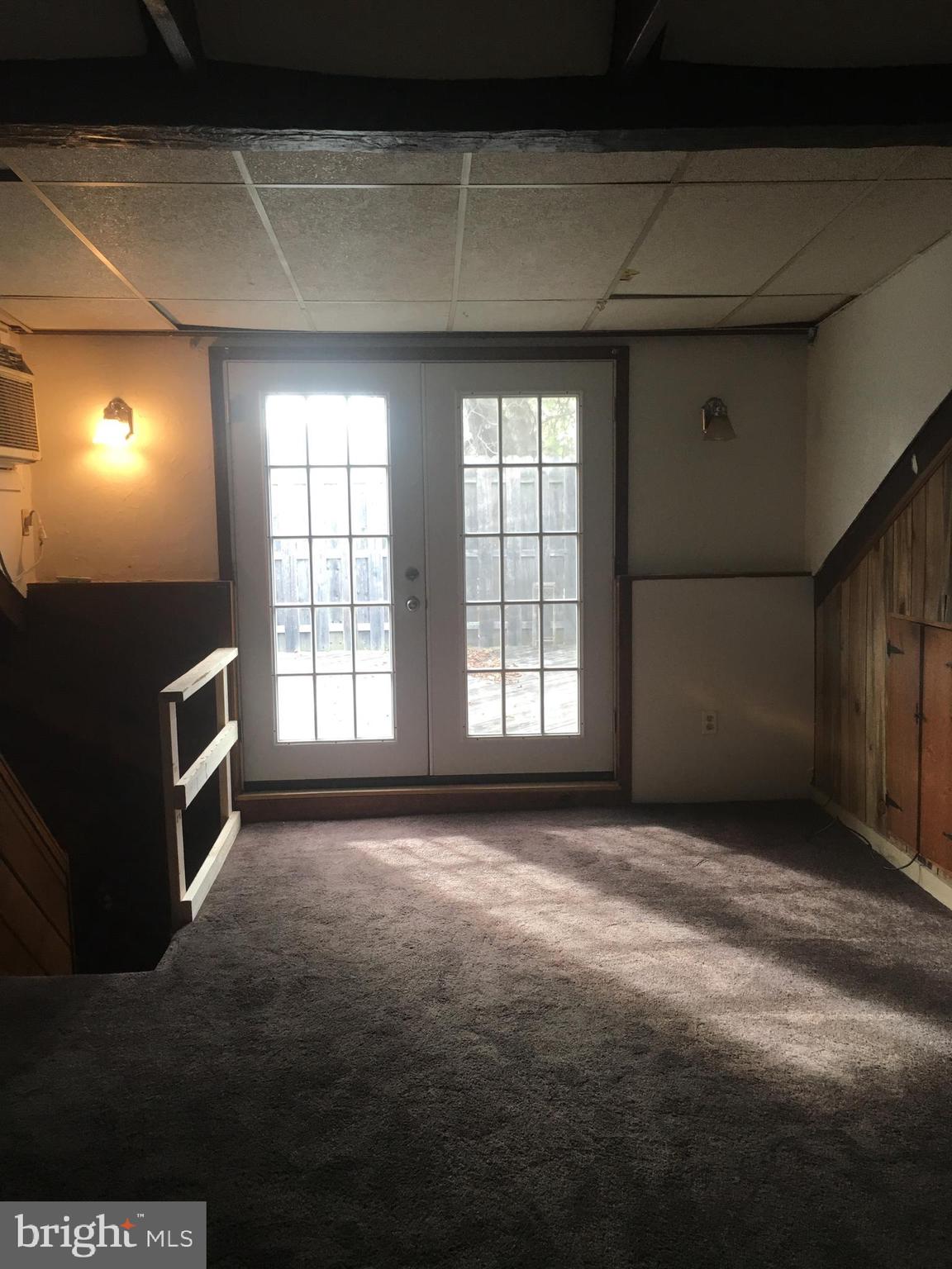 NEWTON SQUARE - Residential Lease